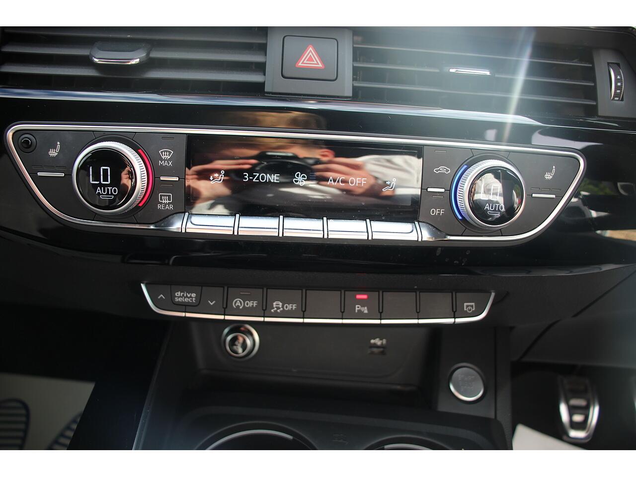 Audi A4 Avant view 26