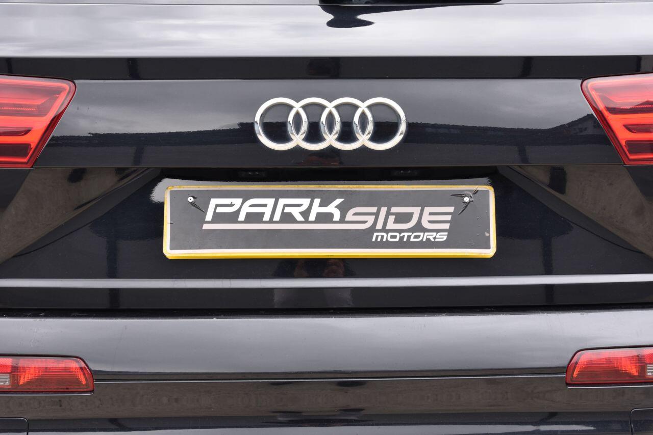 Audi Q7 view 17