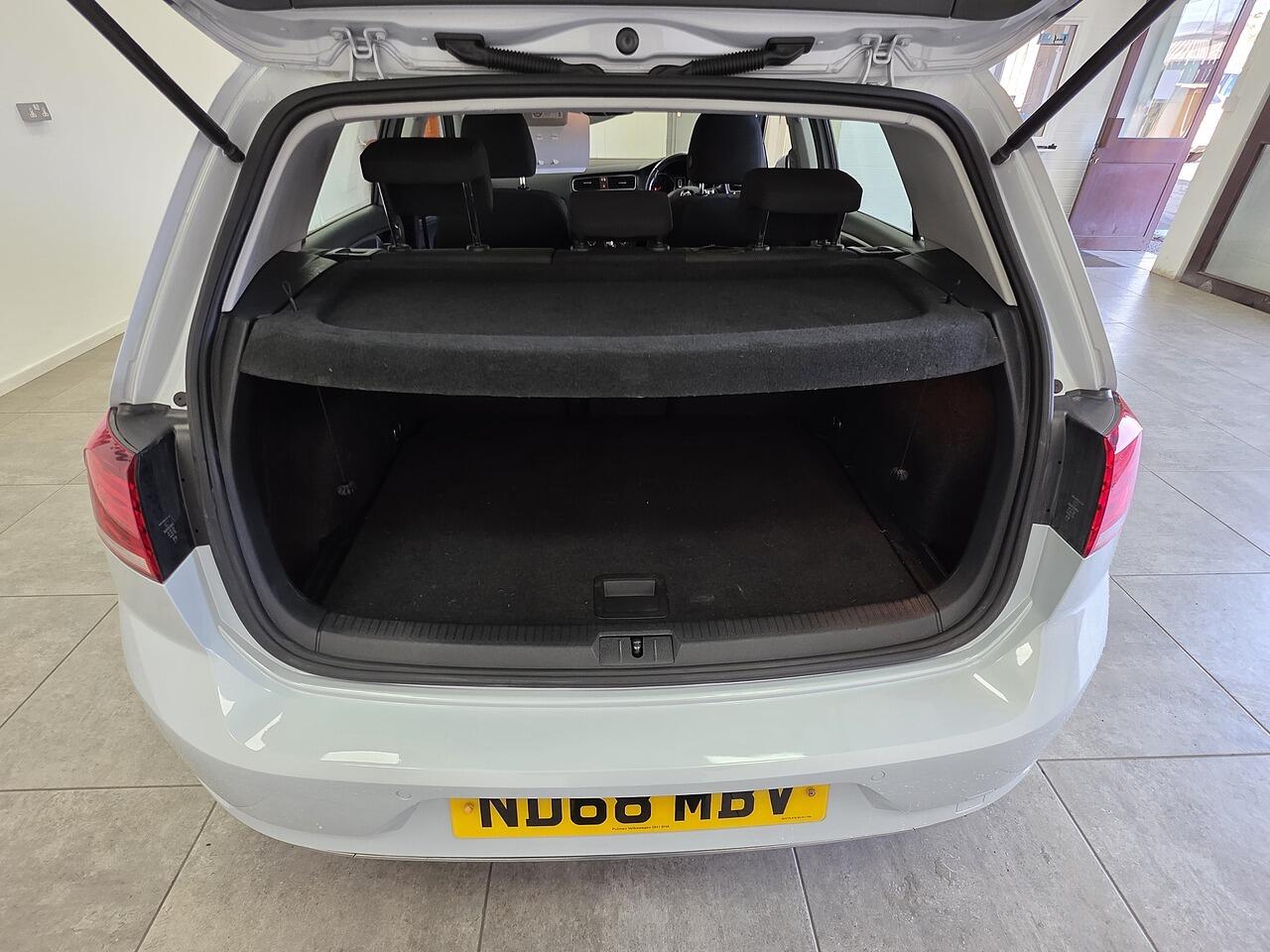 Volkswagen Golf view 17