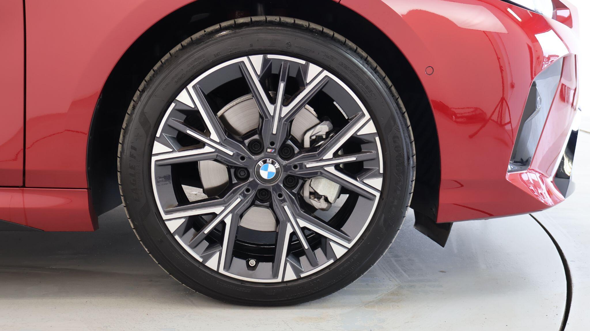 BMW 1 Series view 13