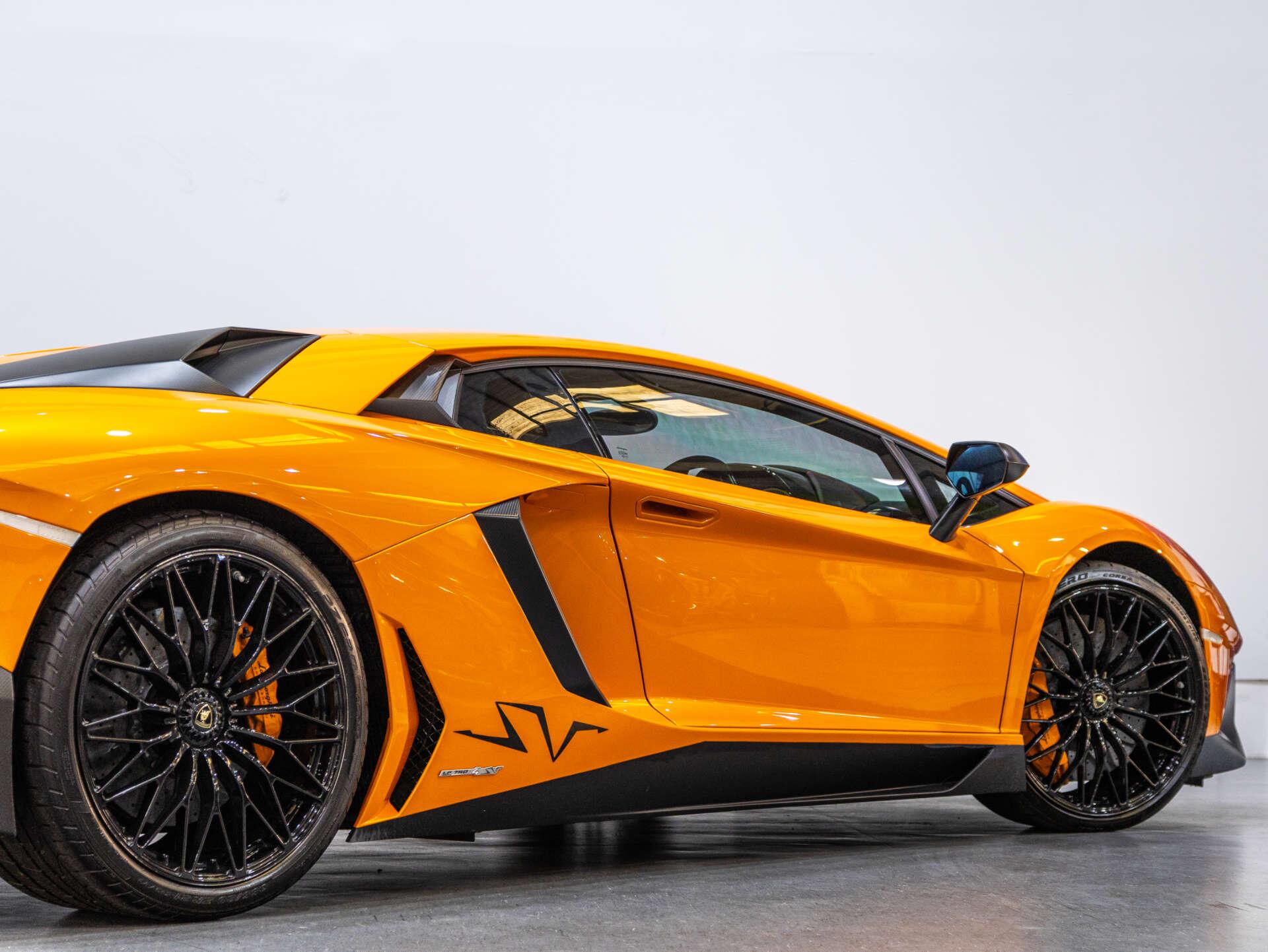 Lamborghini Aventador view 39
