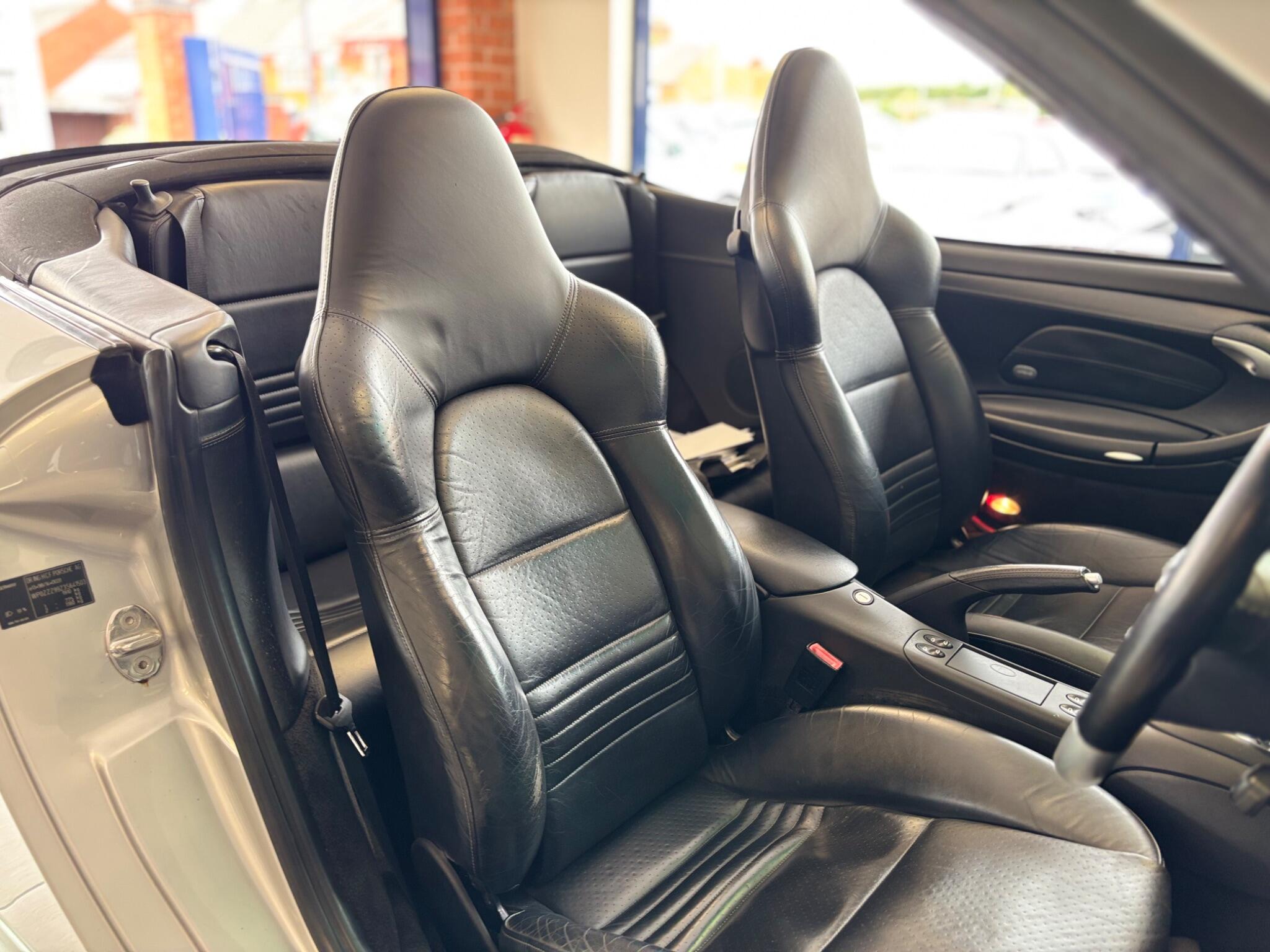 Porsche 911 view 13