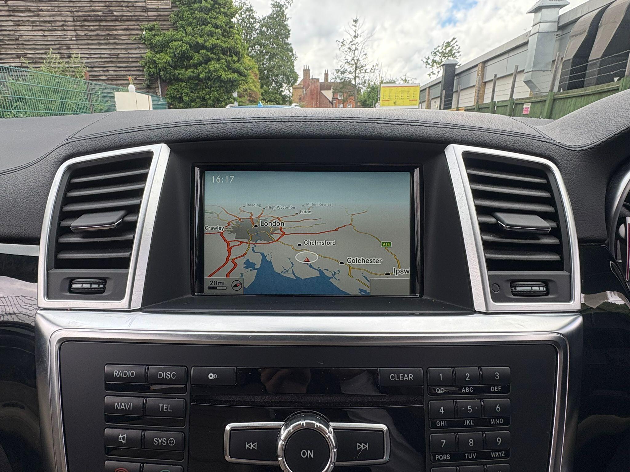 Mercedes-Benz M-Class view 26