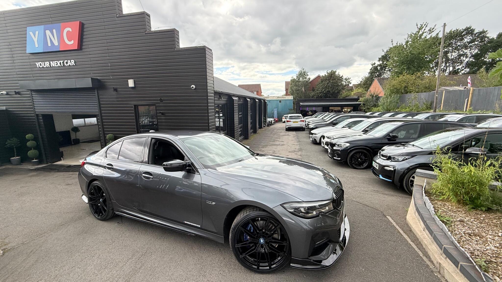 BMW 3 Series view 4