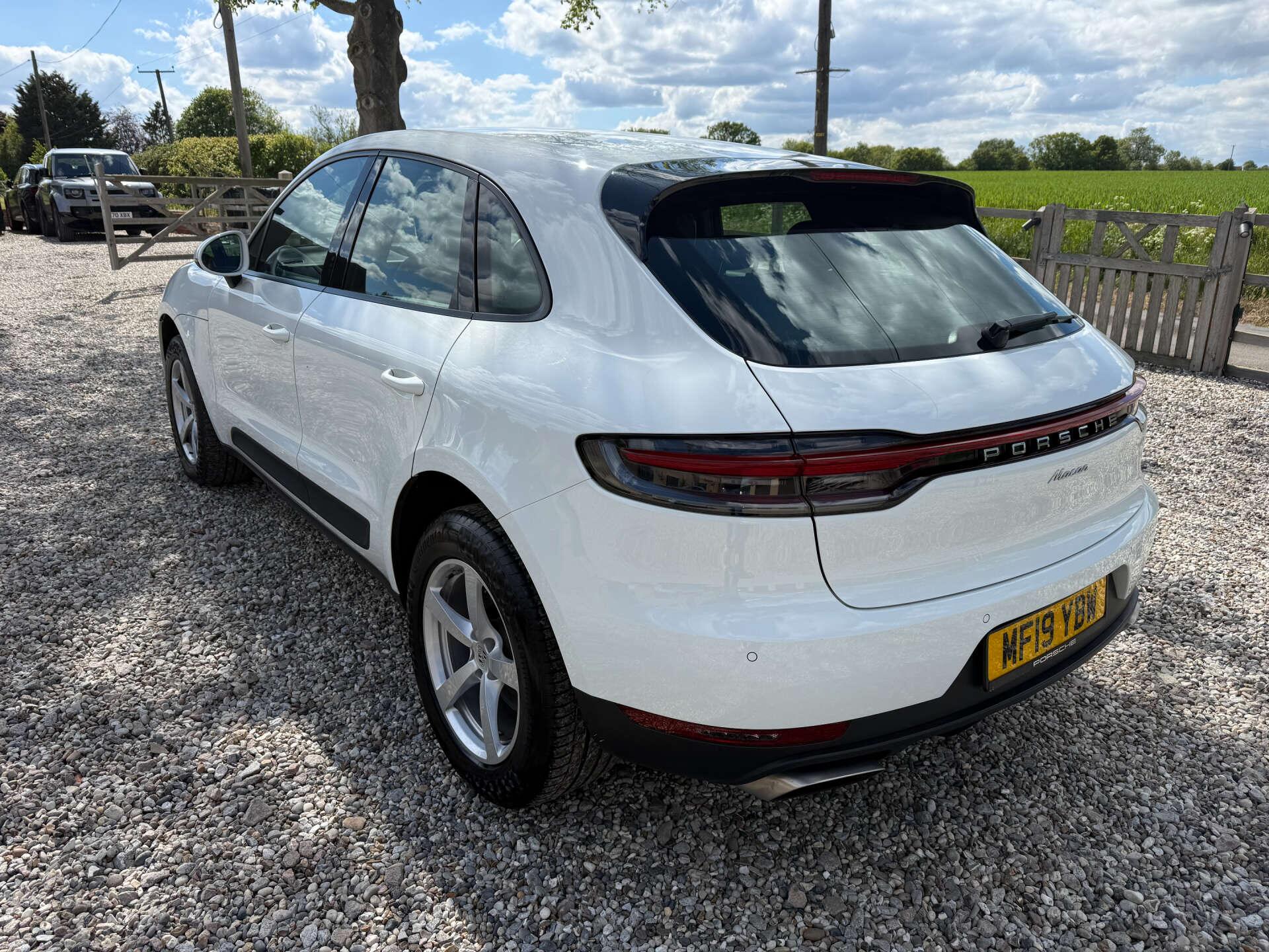 Porsche Macan view 3