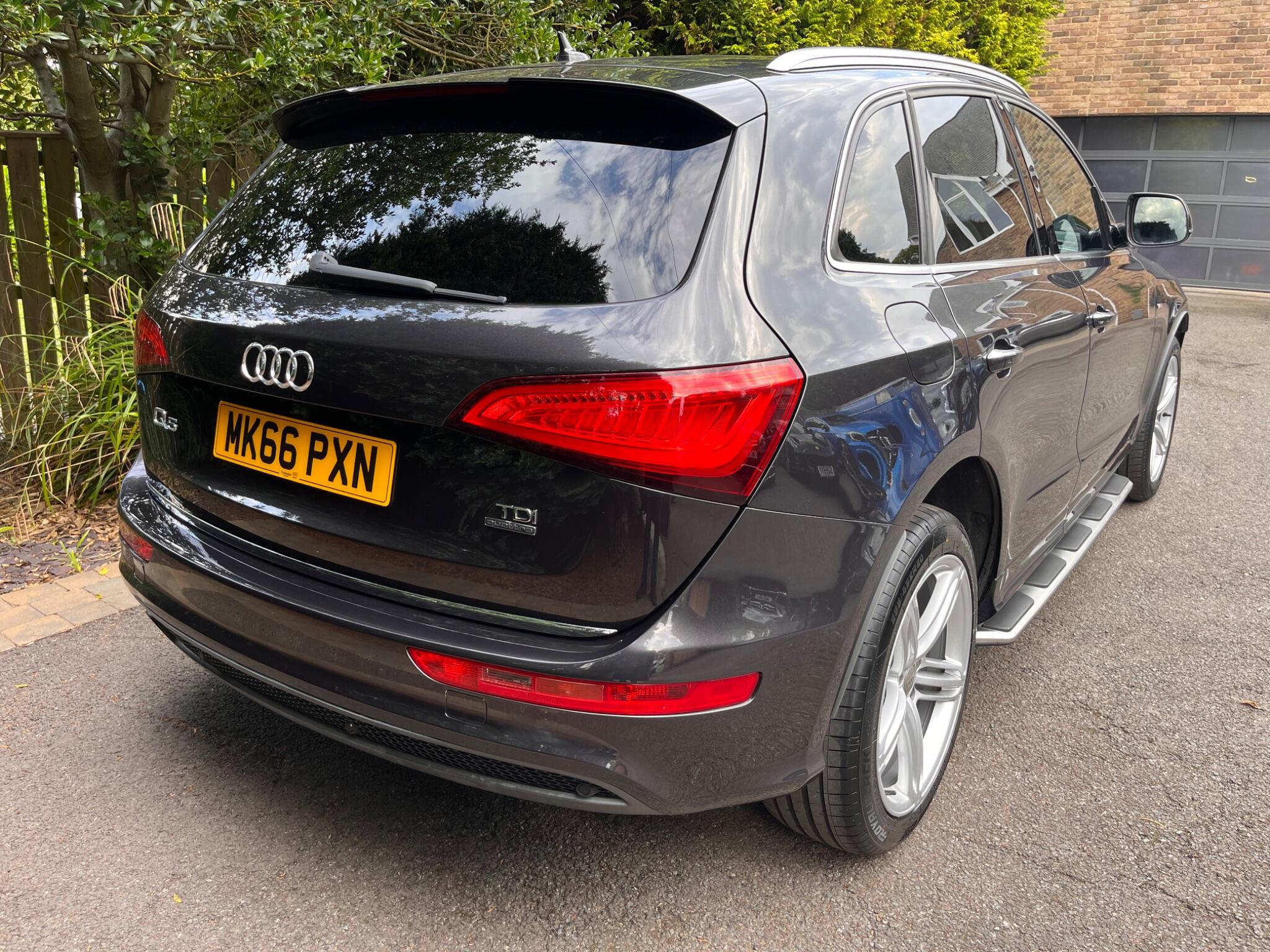 Audi Q5 view 14