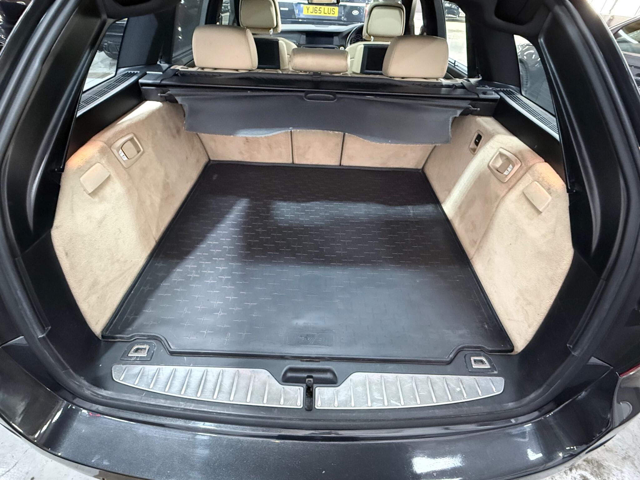 BMW 5 Series view 25