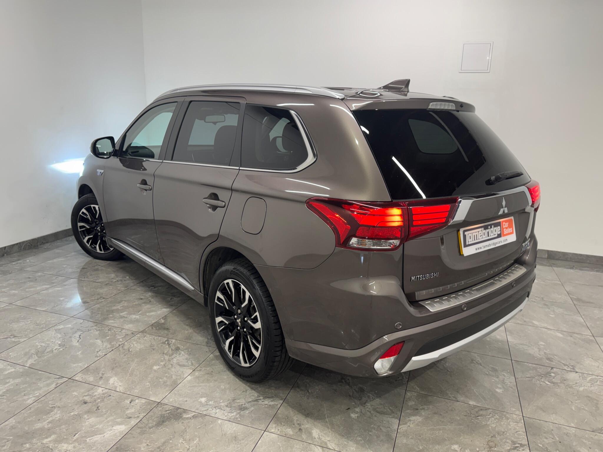 Mitsubishi Outlander view 5