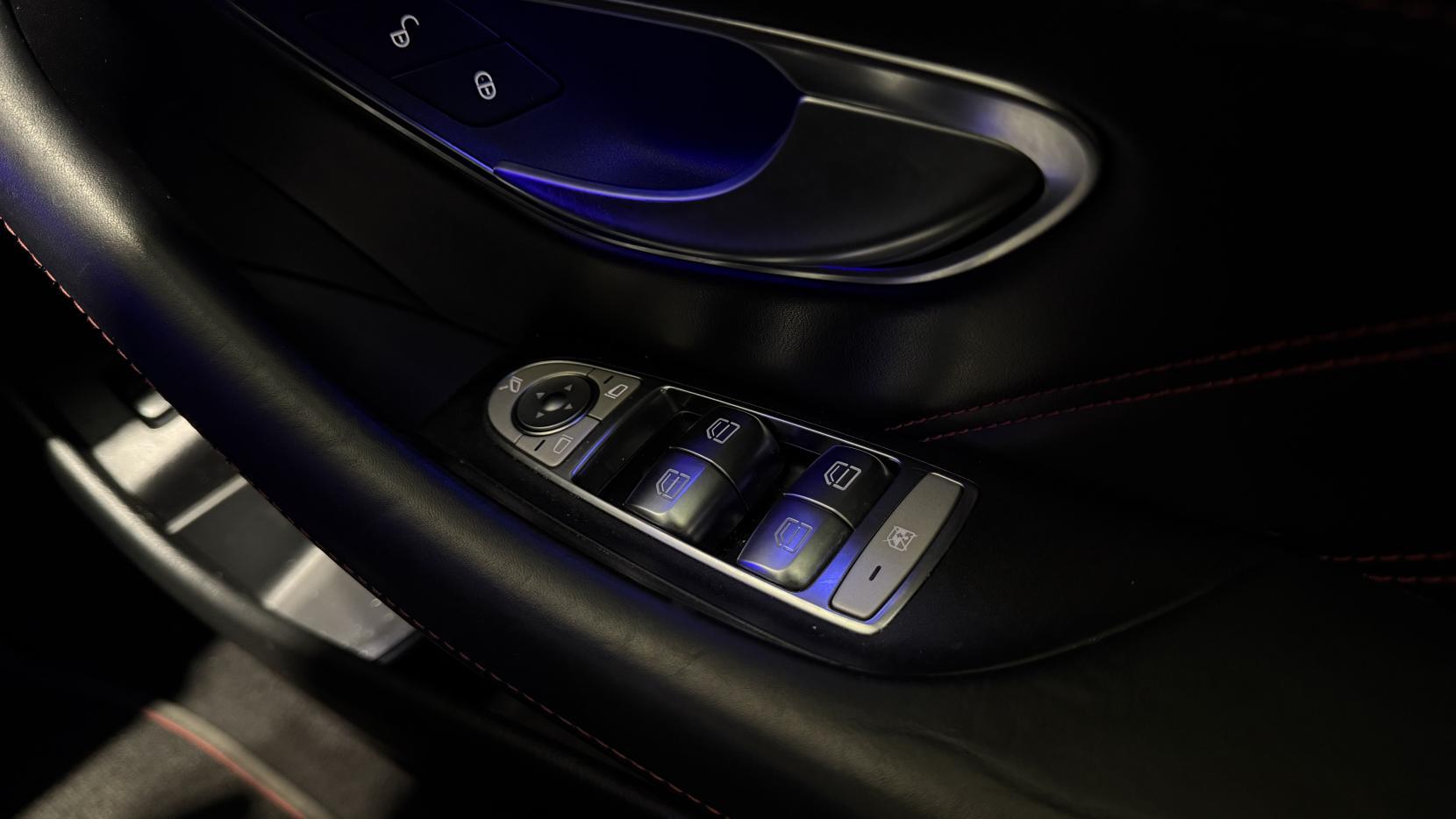 Mercedes-Benz E Class view 32