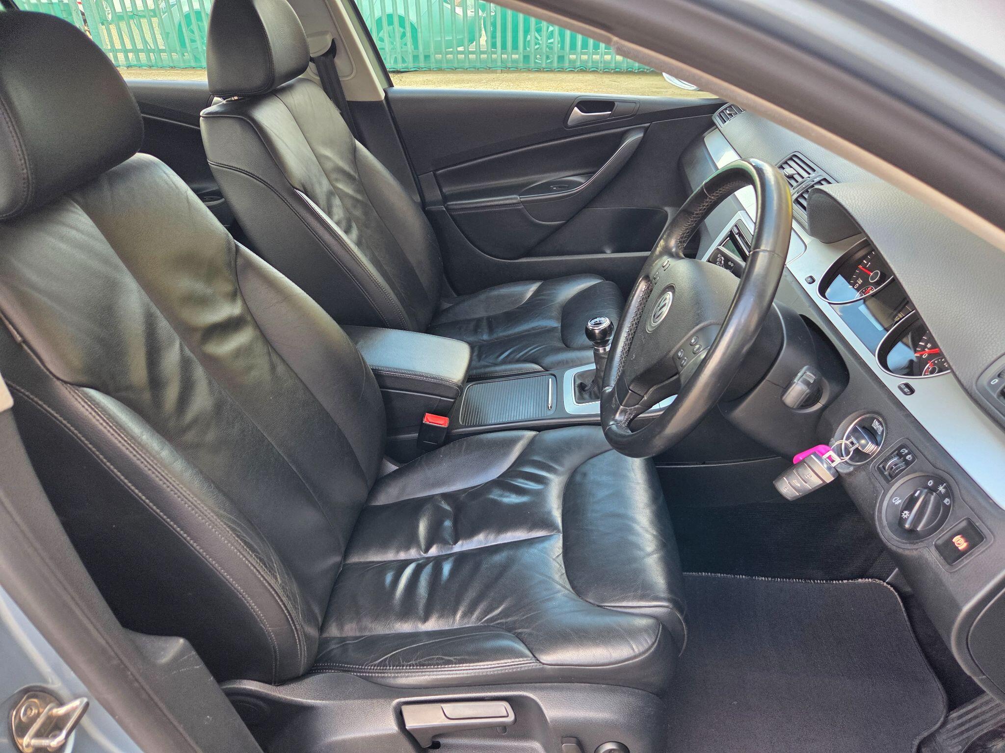 Volkswagen Passat view 16