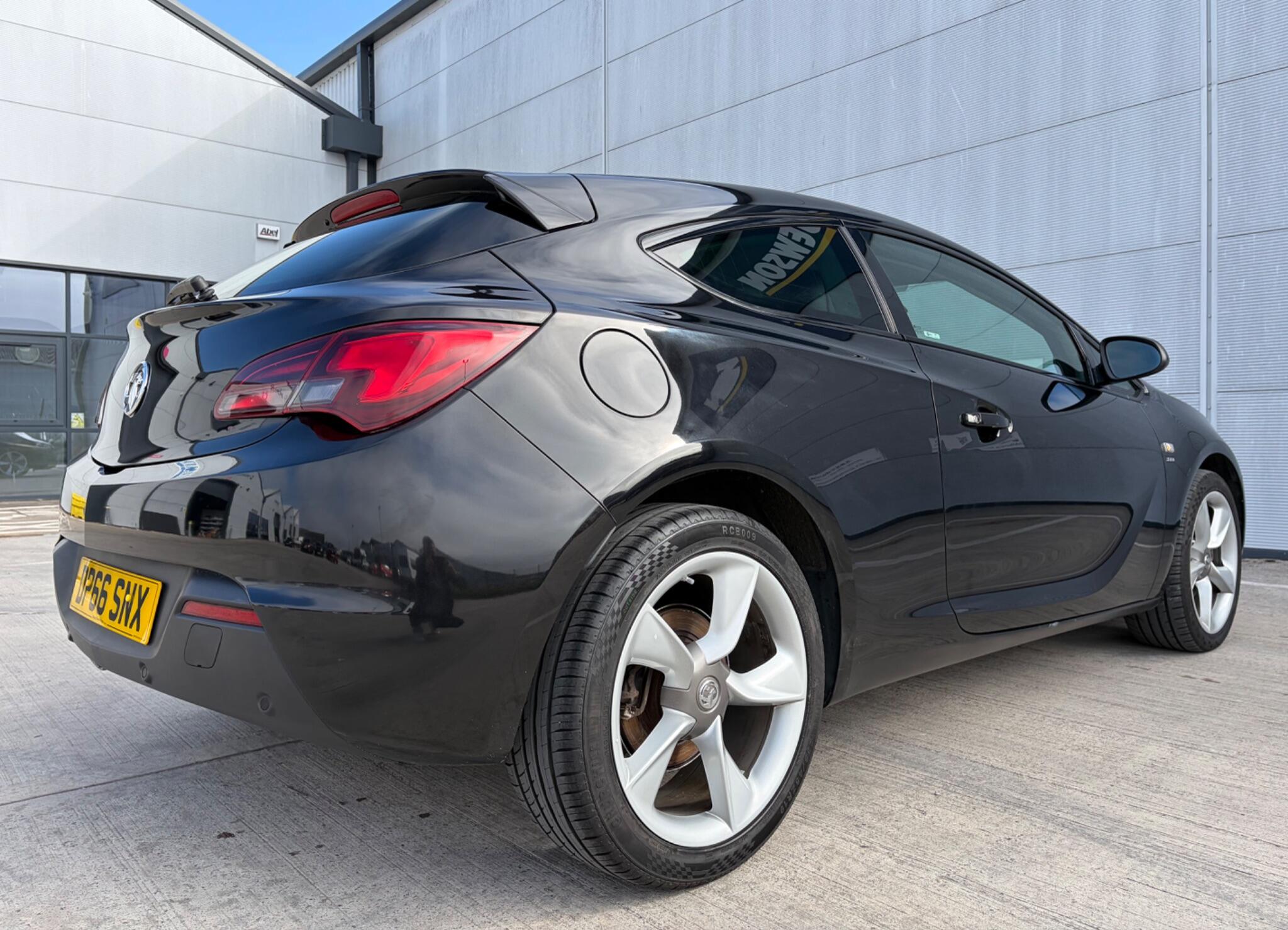 Vauxhall Astra GTC view 9