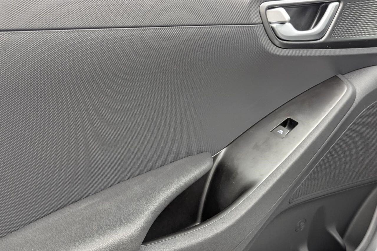 Hyundai Ioniq view 30