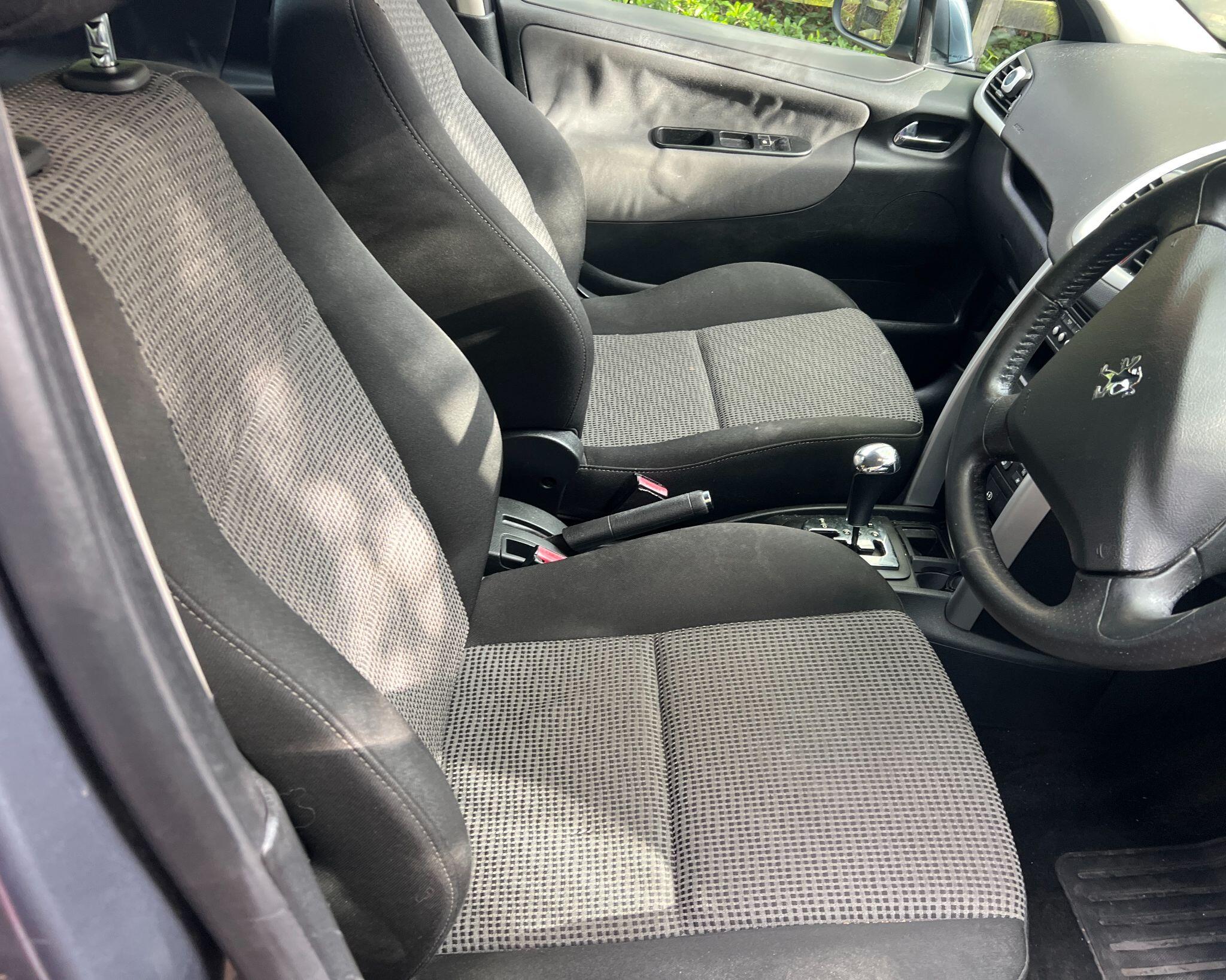 Peugeot 207 view 9