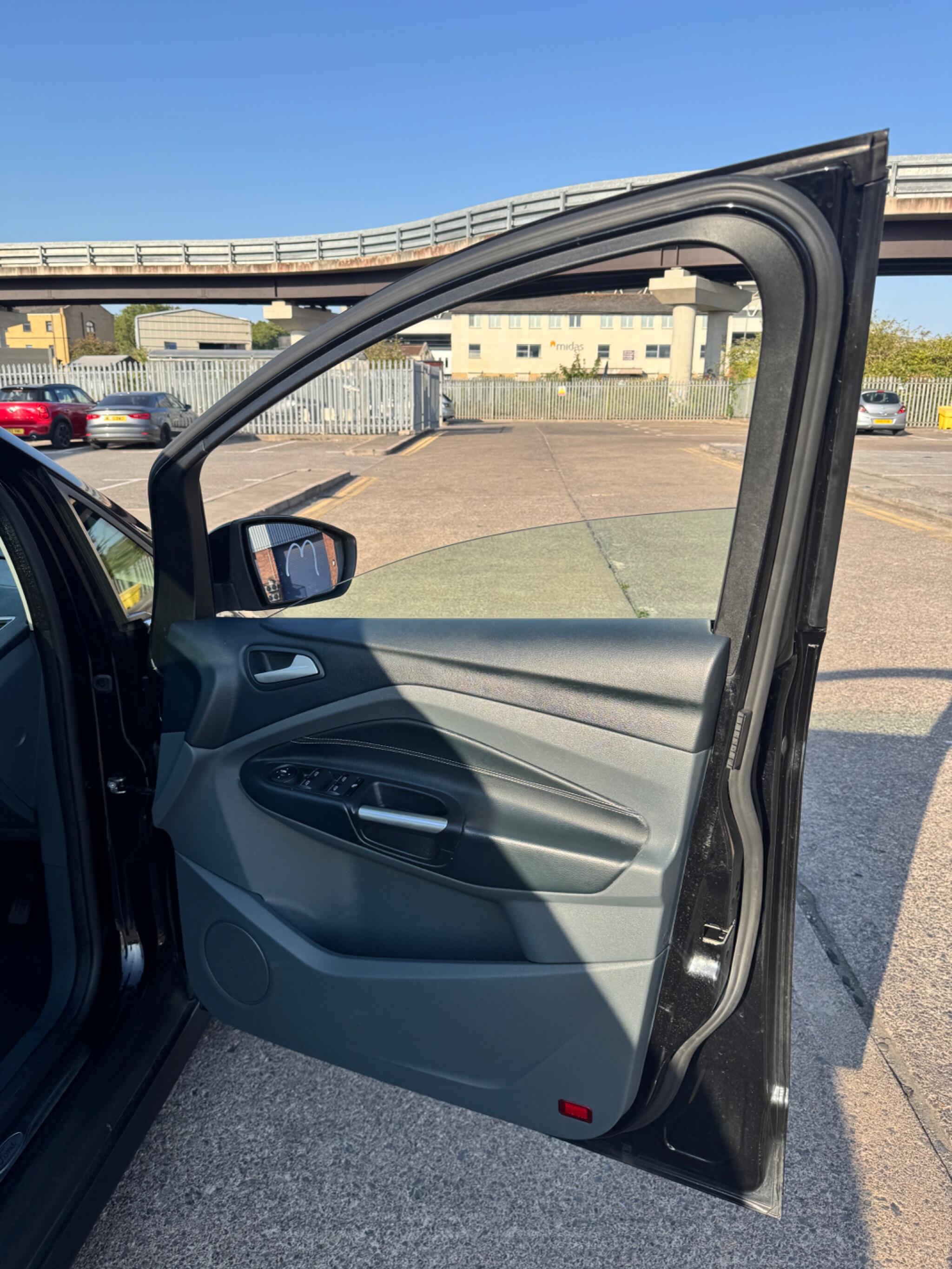 Ford C-Max view 48