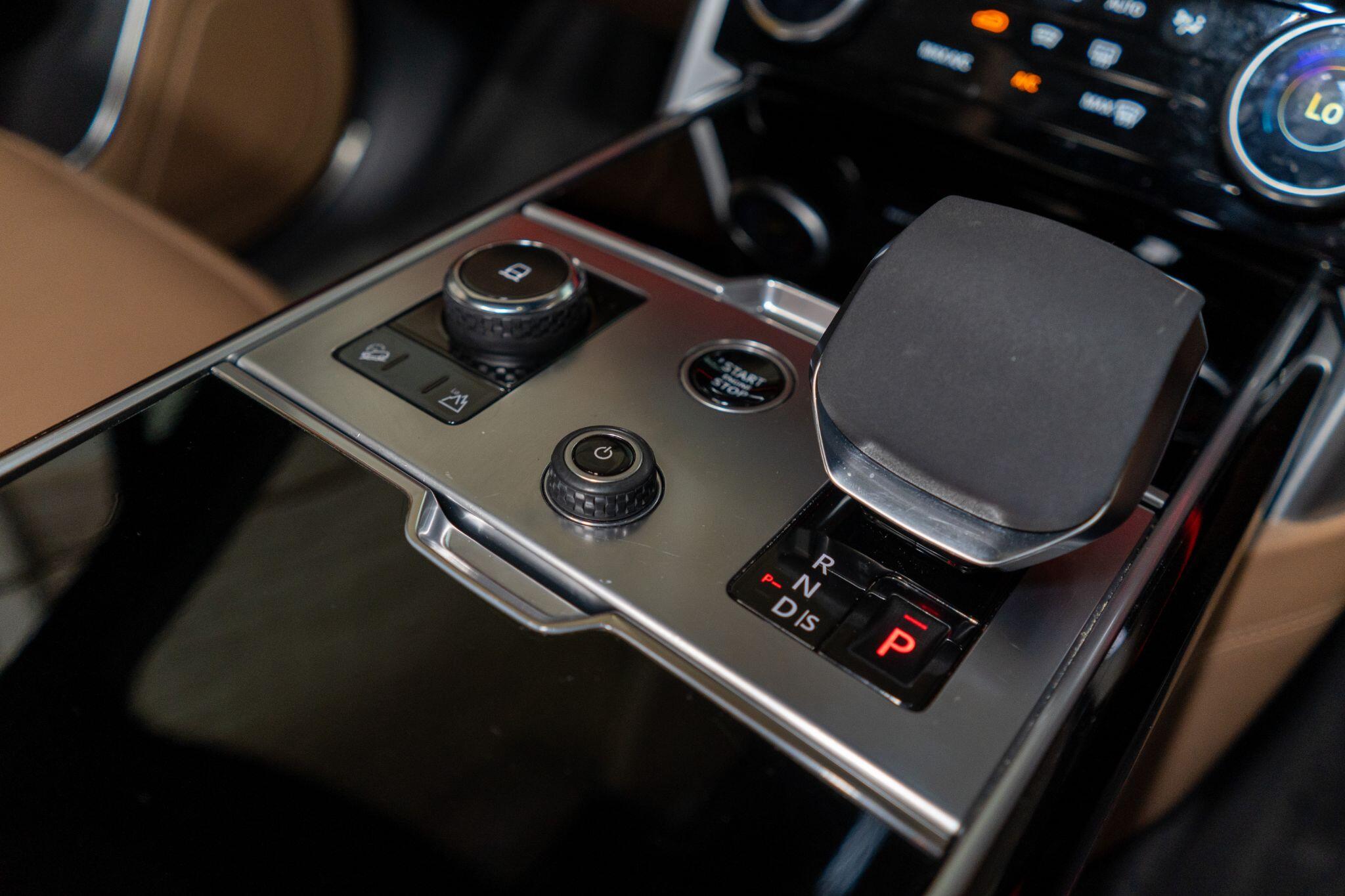 Land Rover Range Rover view 11