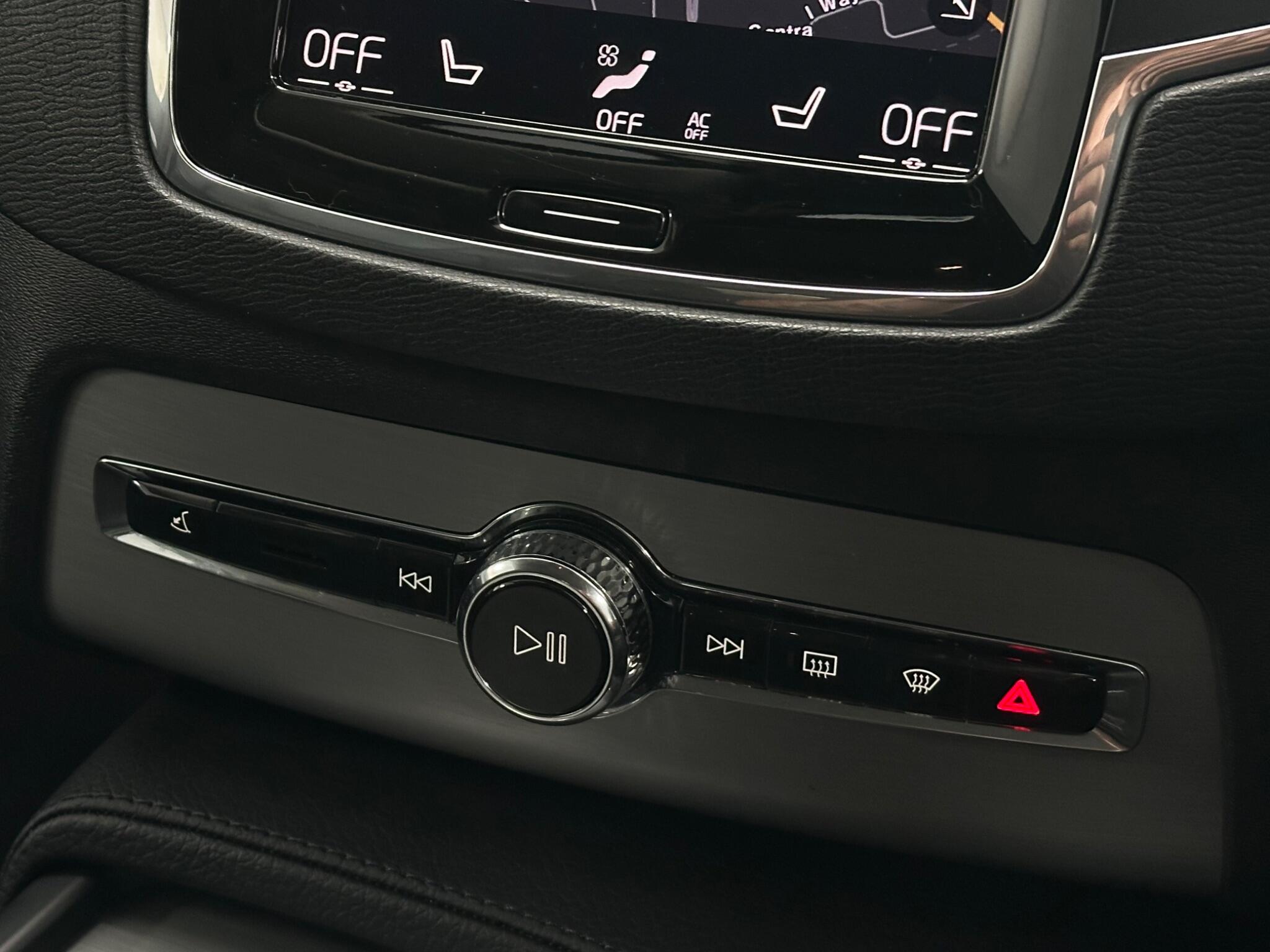 Volvo XC90 view 27