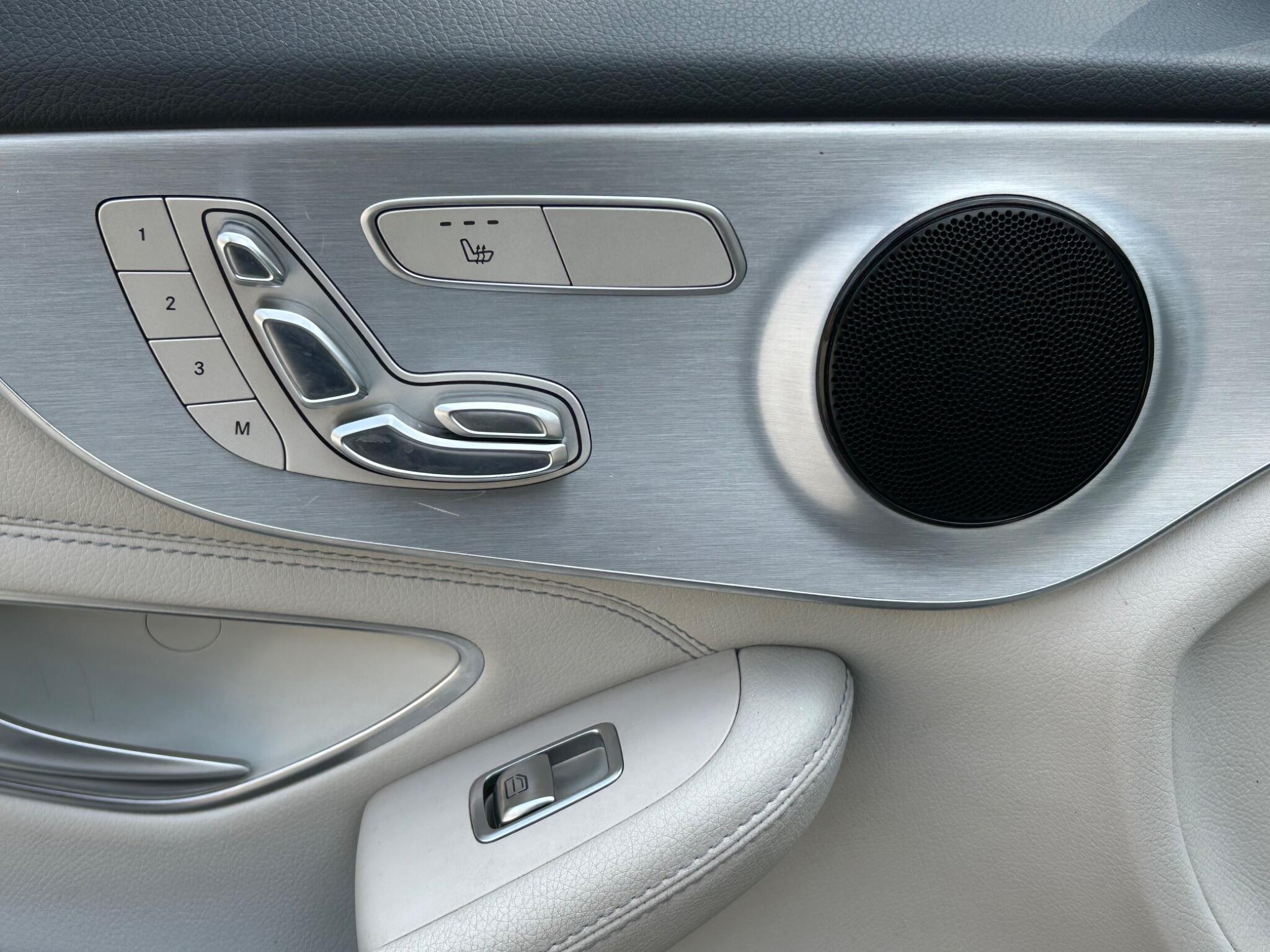 Mercedes-Benz C-Class view 24