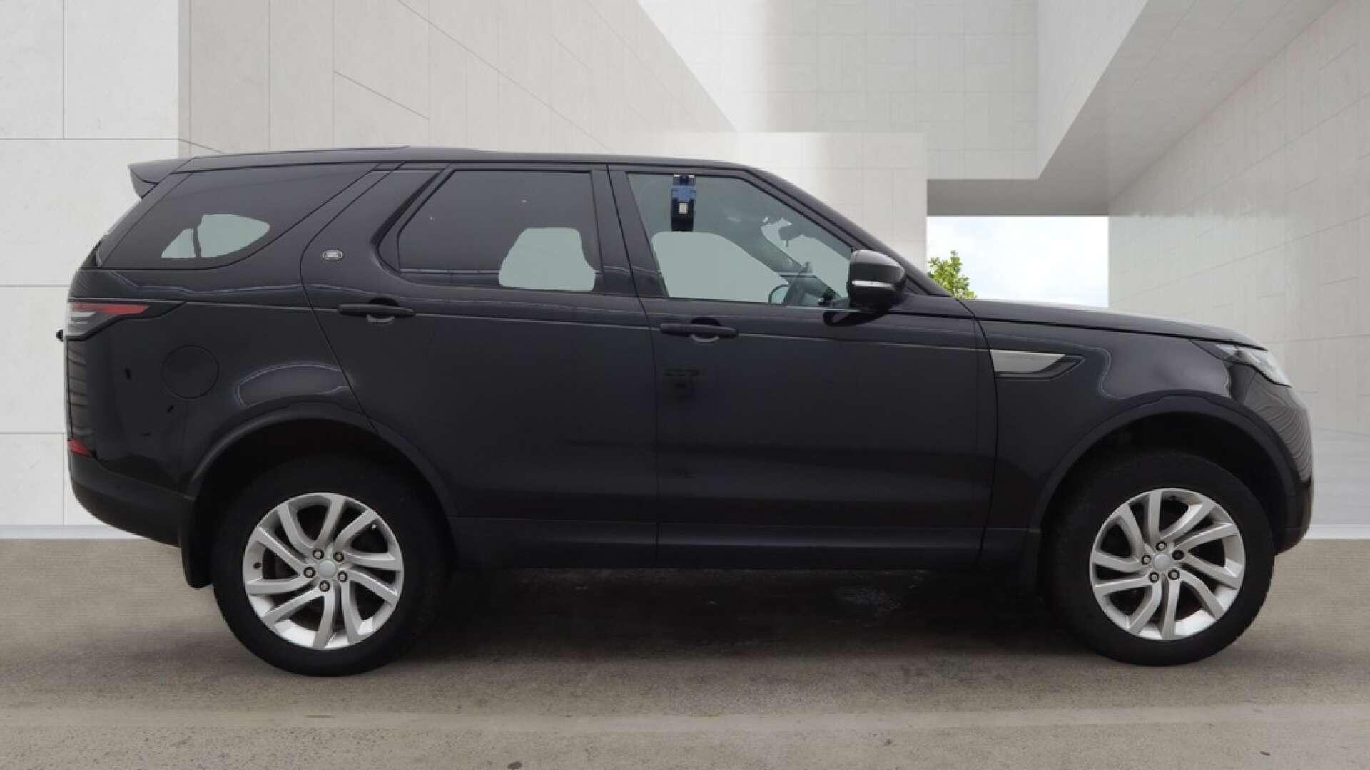 Land Rover Discovery view 5