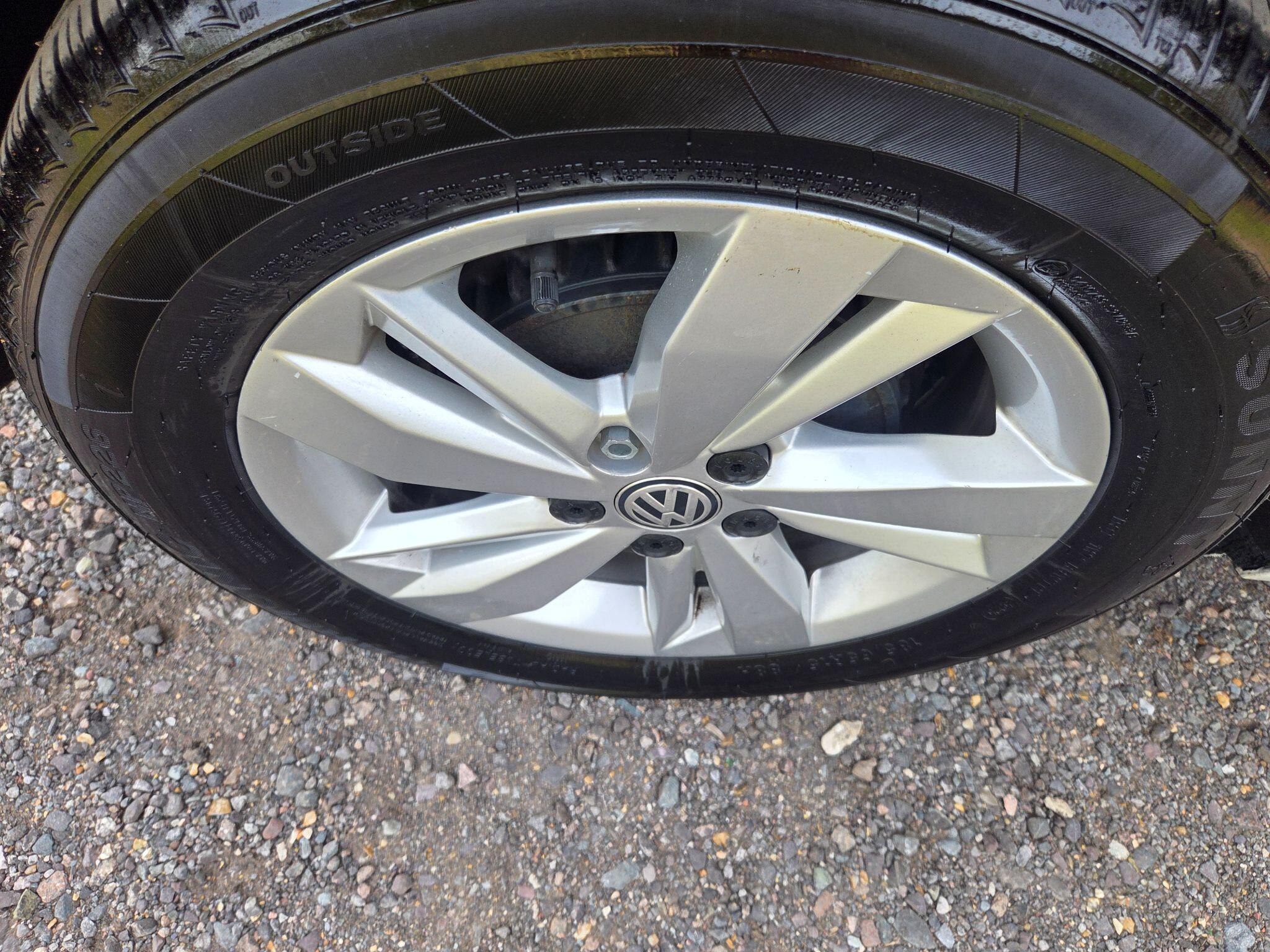 Volkswagen Polo view 23
