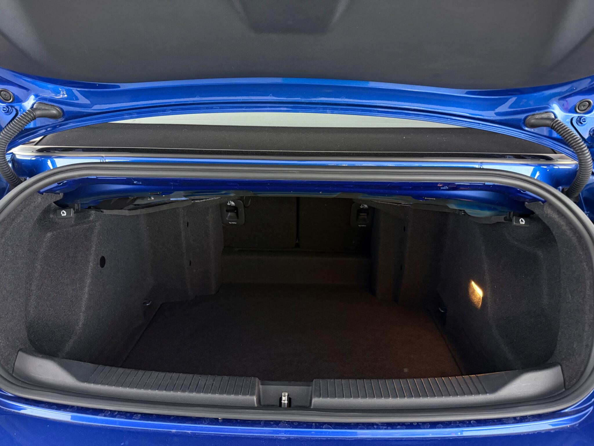 Volkswagen T-Roc view 11