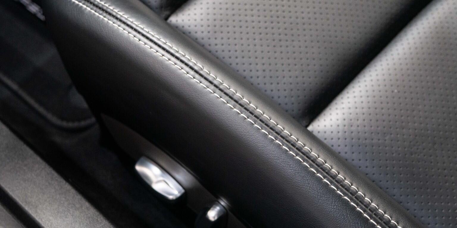 Porsche 911 view 34