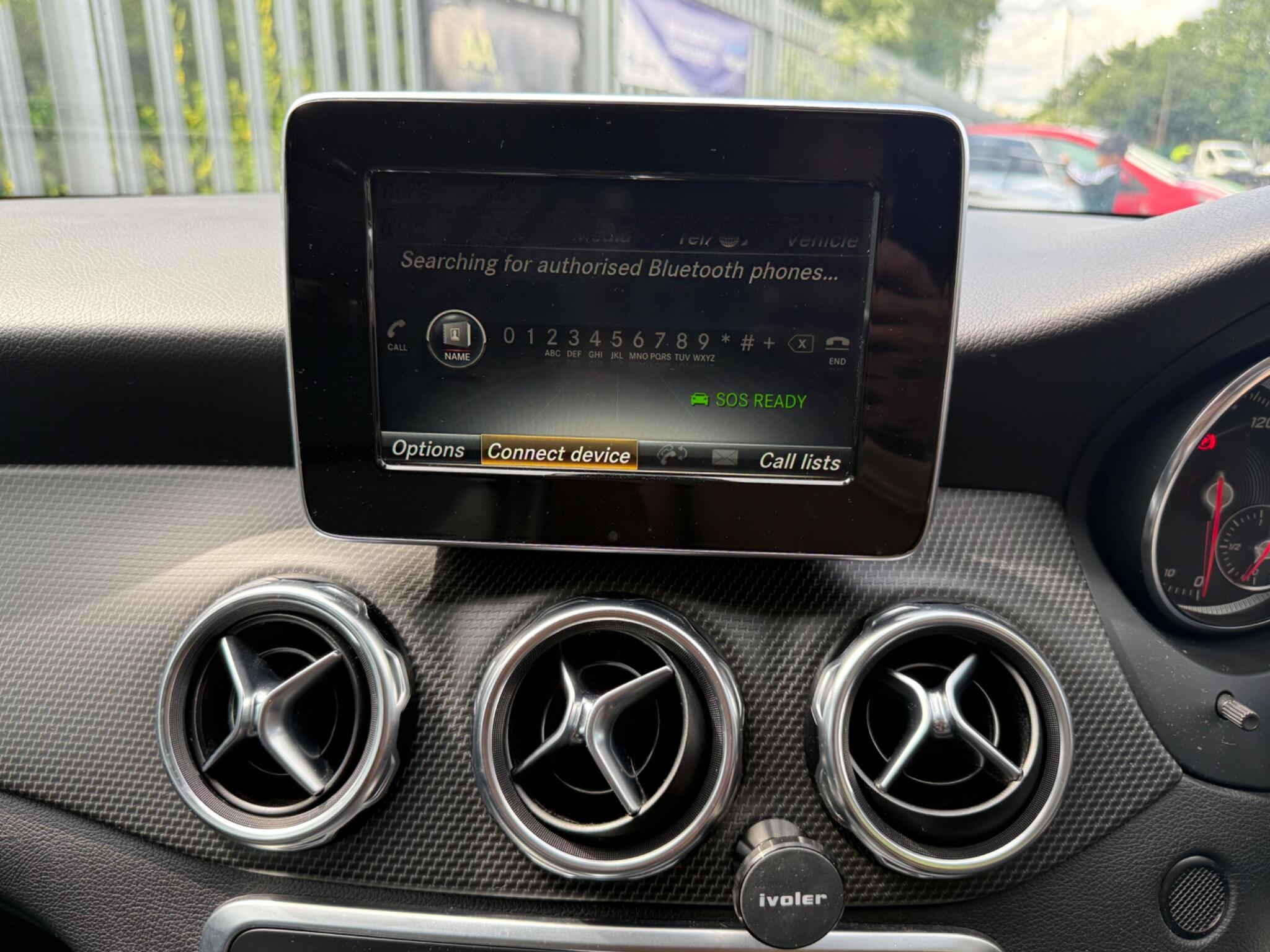 2017 Mercedes-Benz GLA image 38