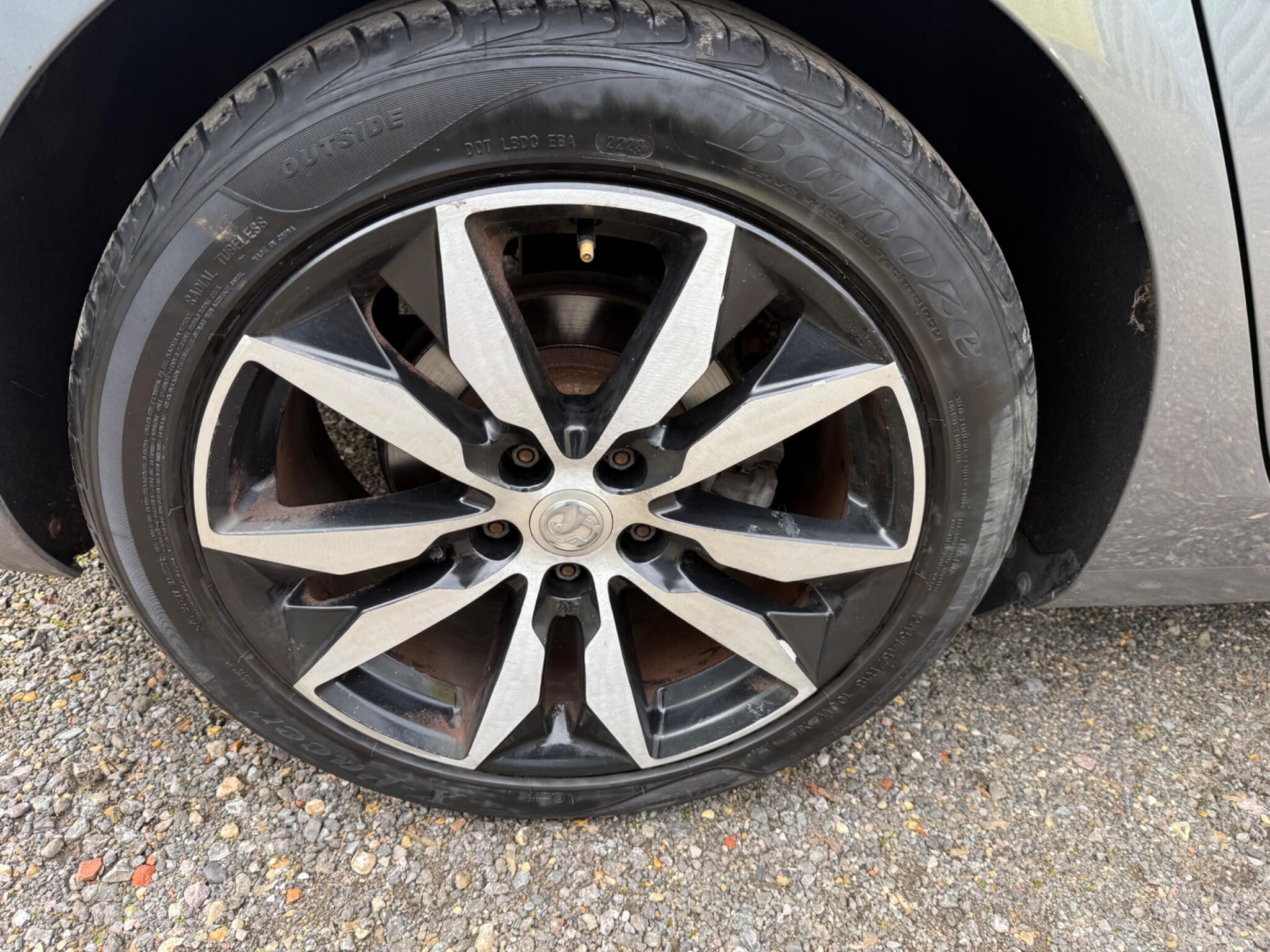 2017 Vauxhall Insignia image 40
