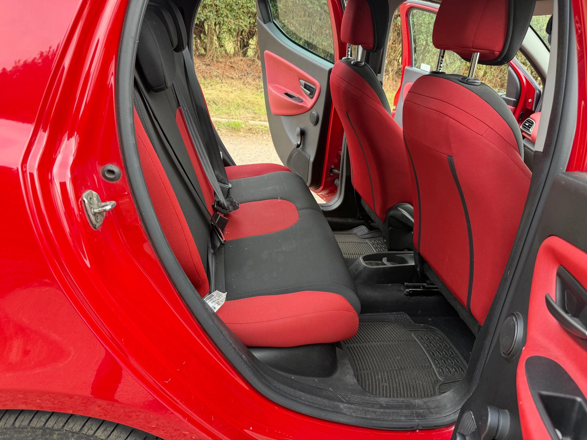 Chrysler Ypsilon view 14
