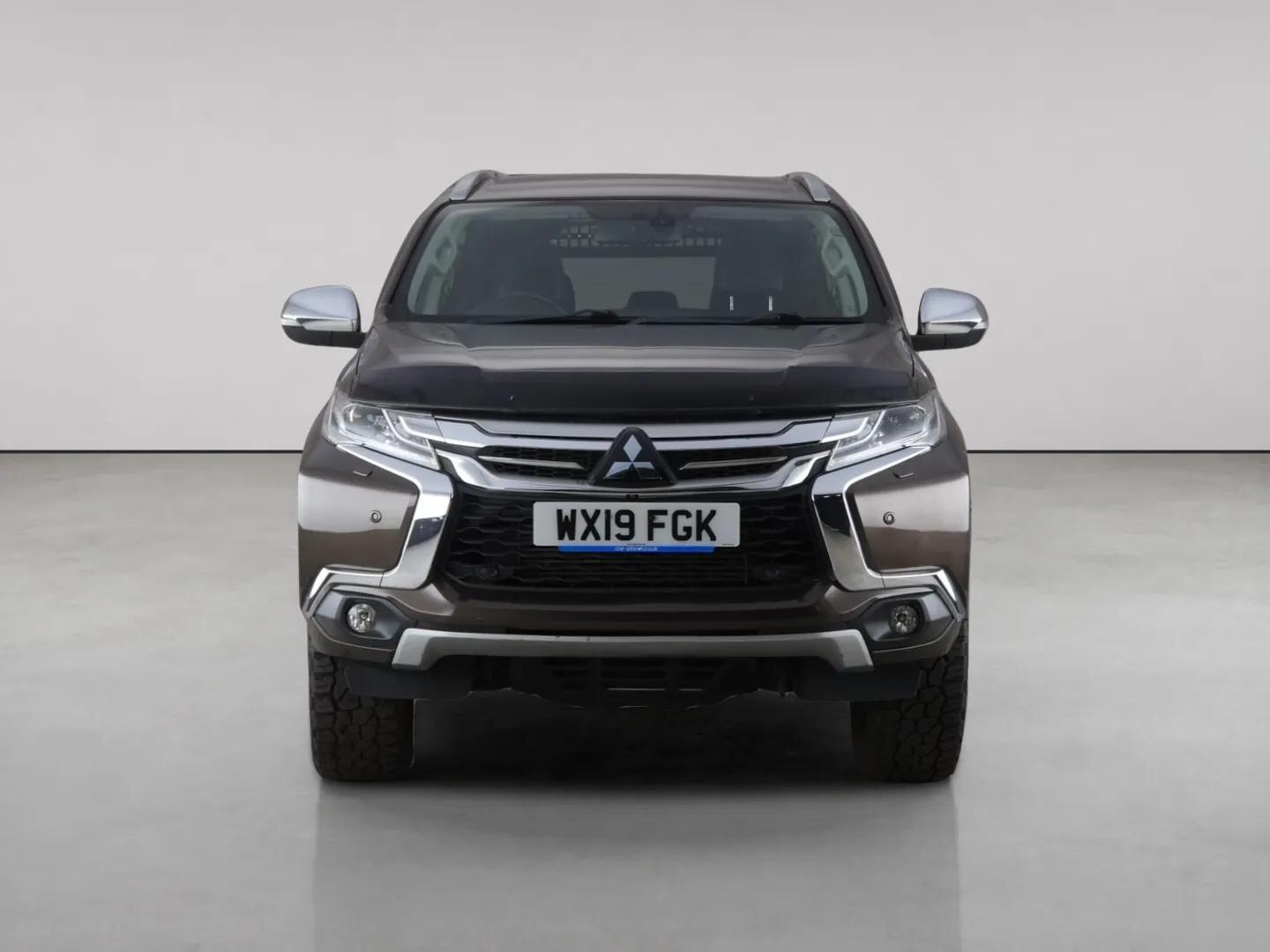 Mitsubishi Shogun Sport view 5
