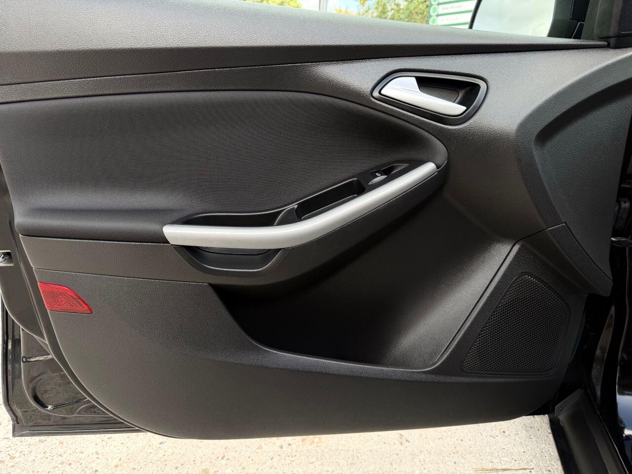 Ford Focus view 21