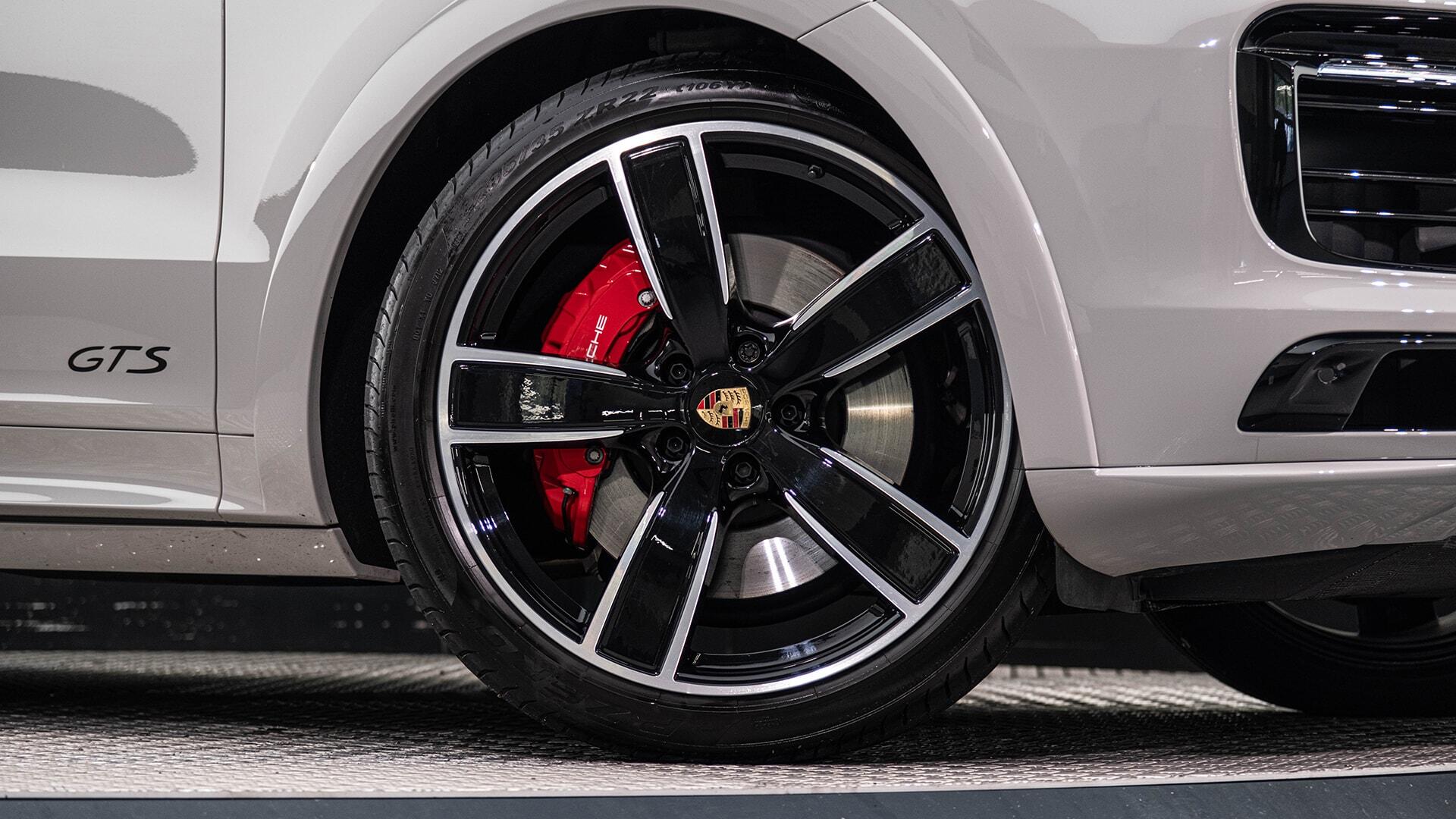 Porsche Cayenne view 9