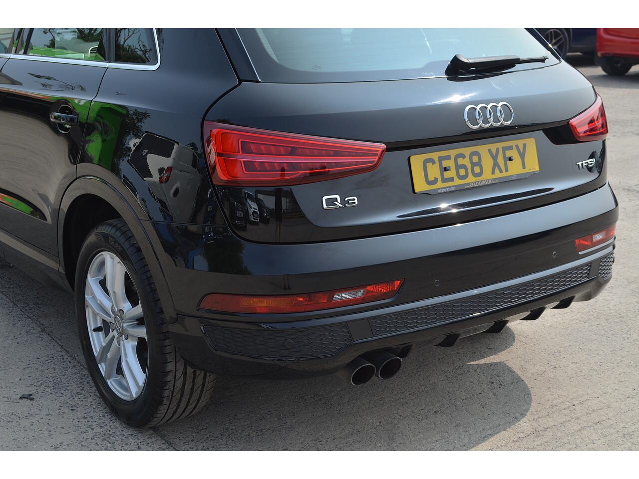 Audi Q3 view 50