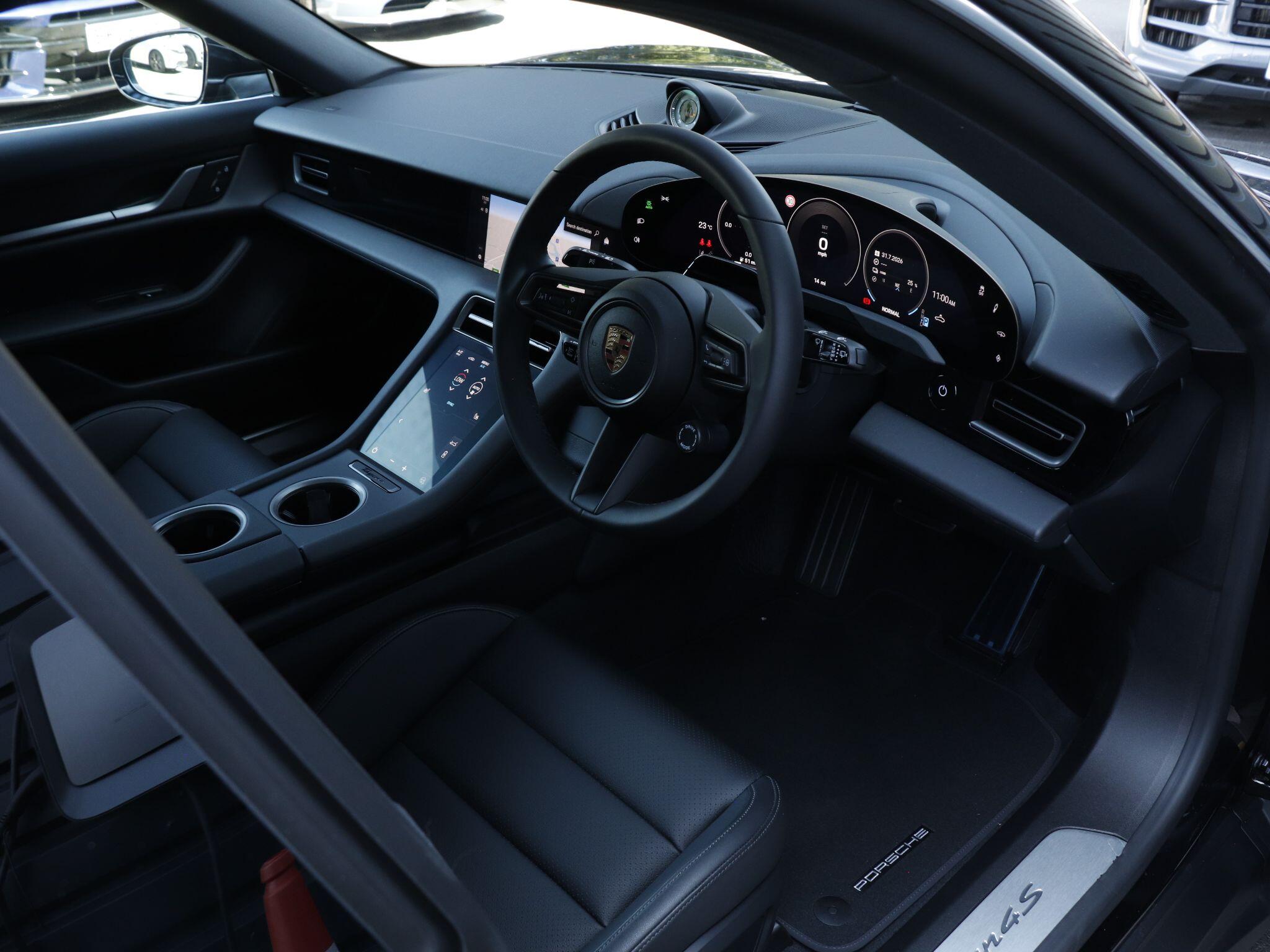 Porsche Taycan view 10