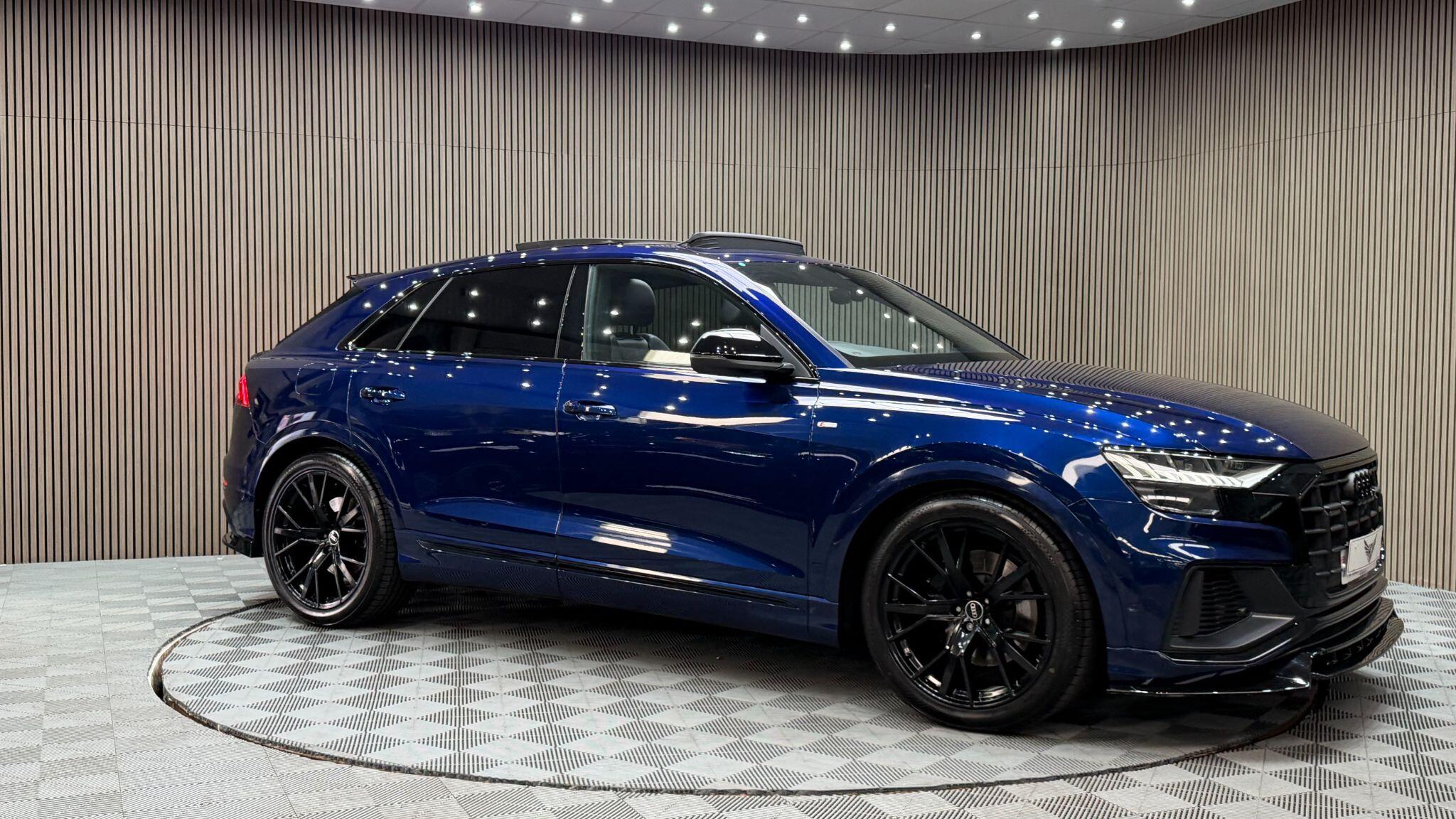 Audi Q8 view 38
