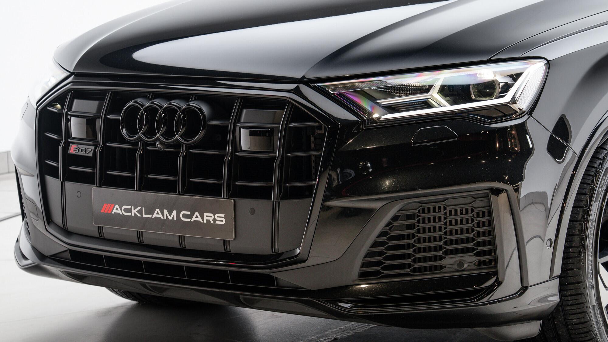 Audi SQ7 view 8