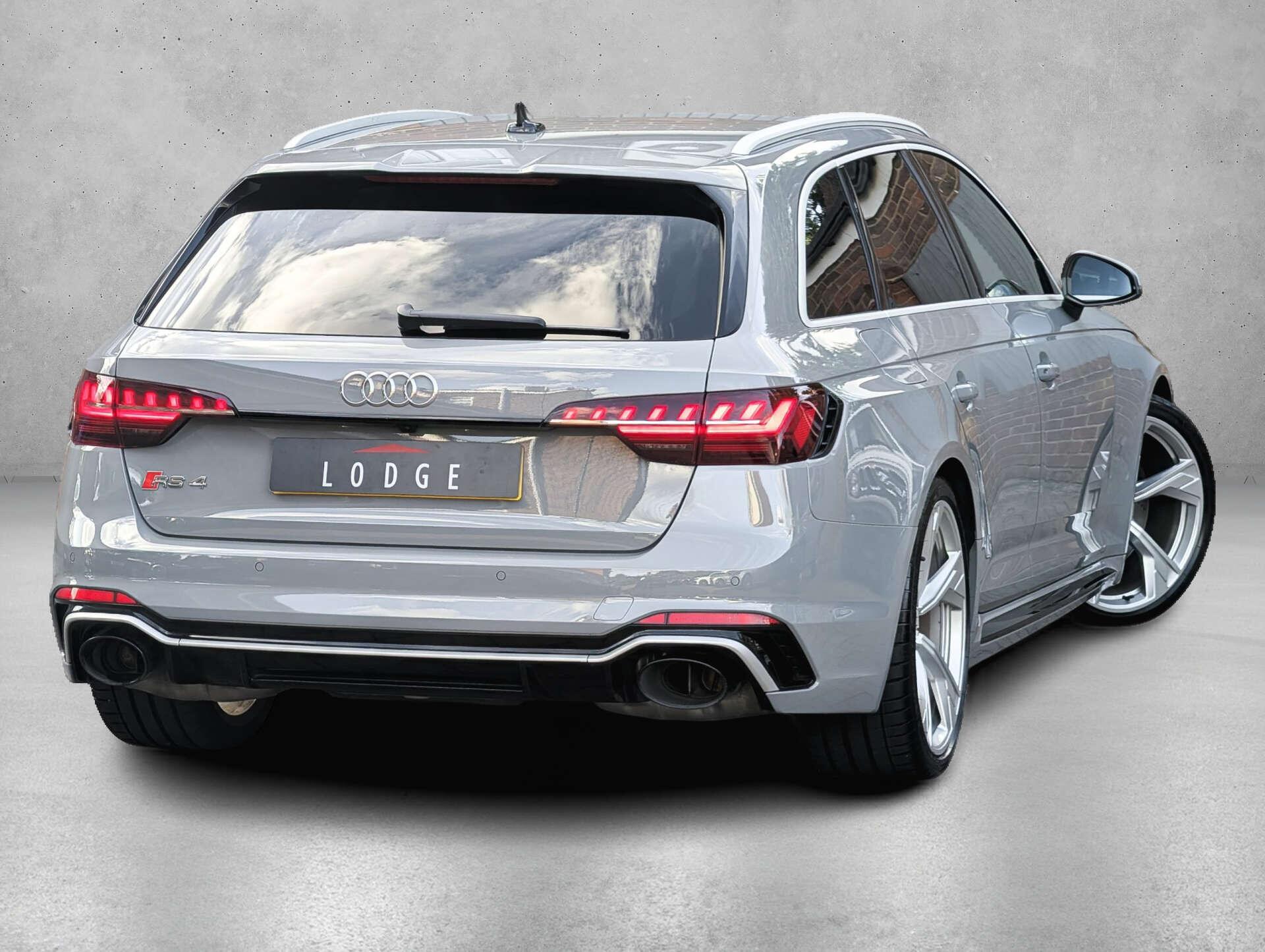 Audi RS4 view 7