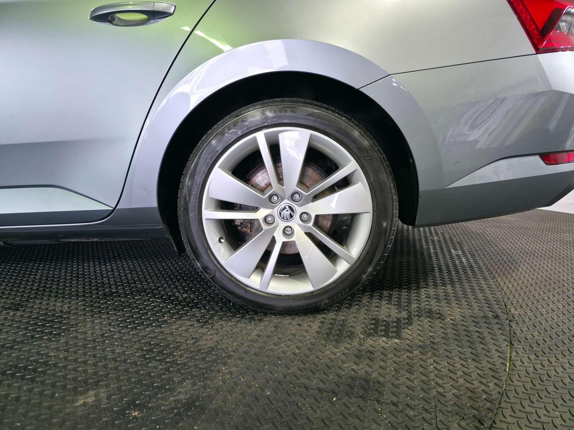 Skoda Superb view 73