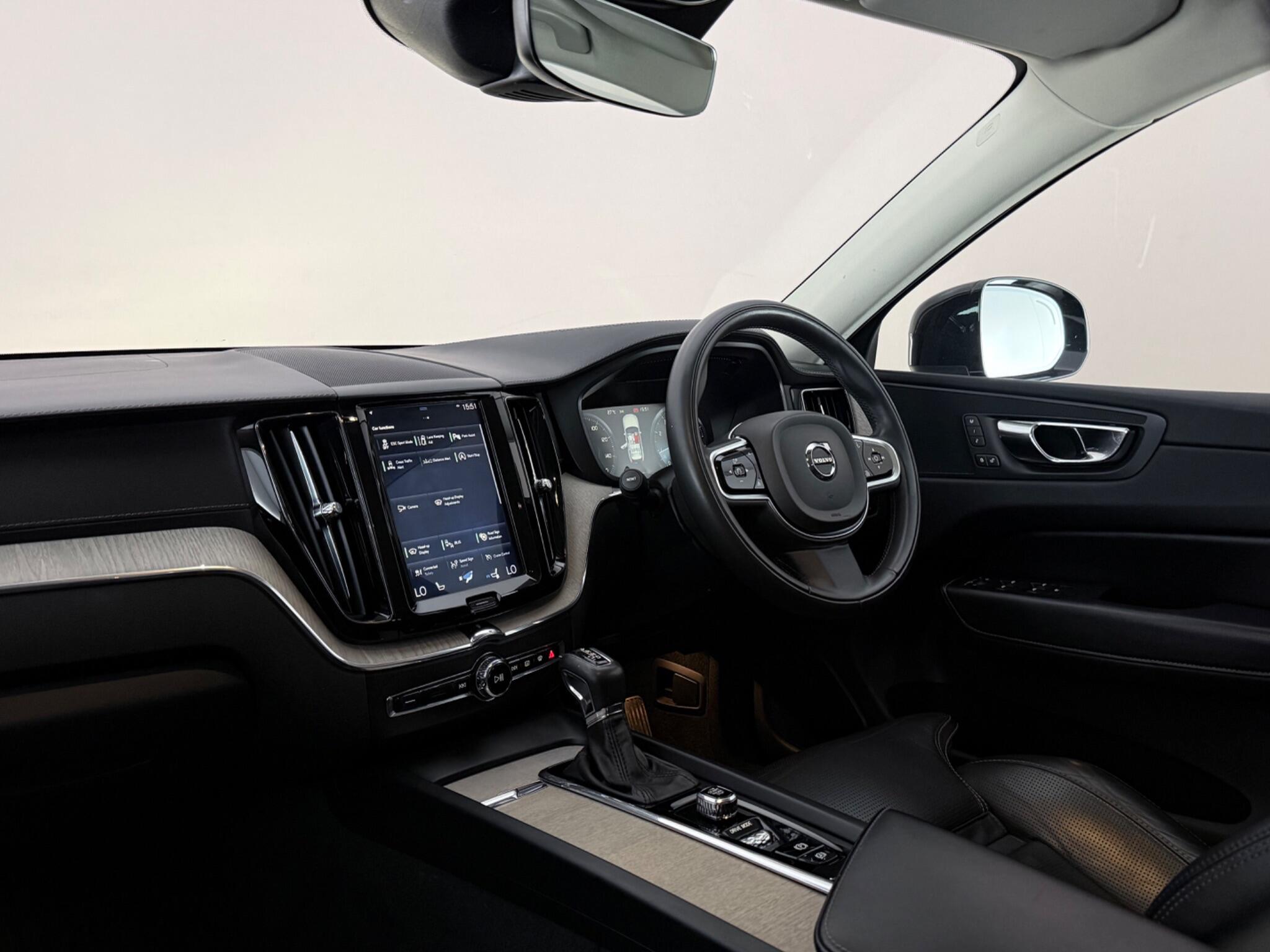 Volvo XC60 view 4
