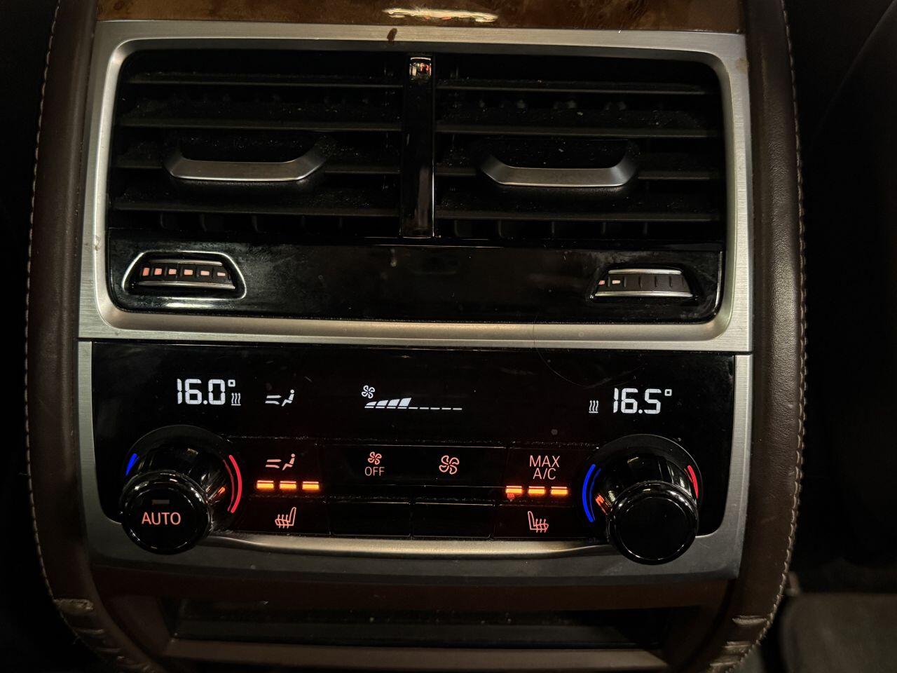 BMW 7 Series view 37
