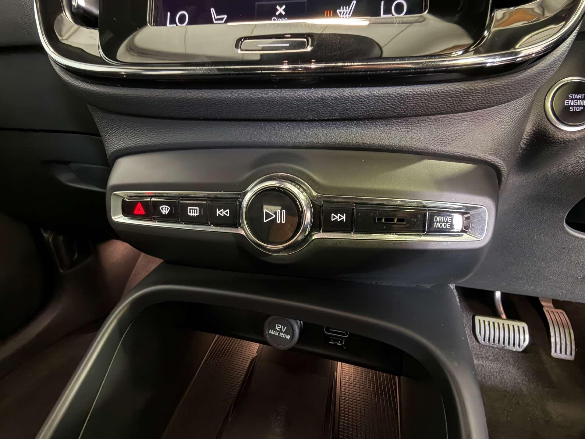 Volvo XC40 view 34