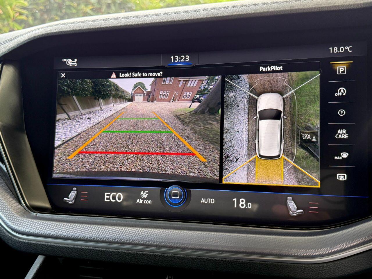 Volkswagen Touareg view 9