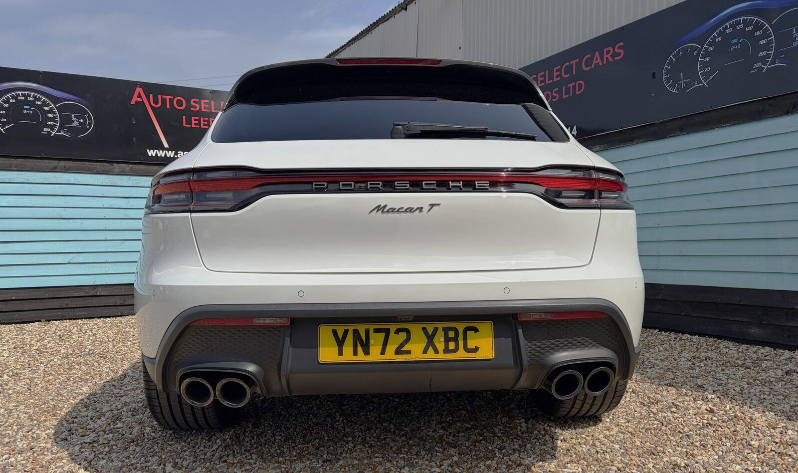 Porsche Macan view 44