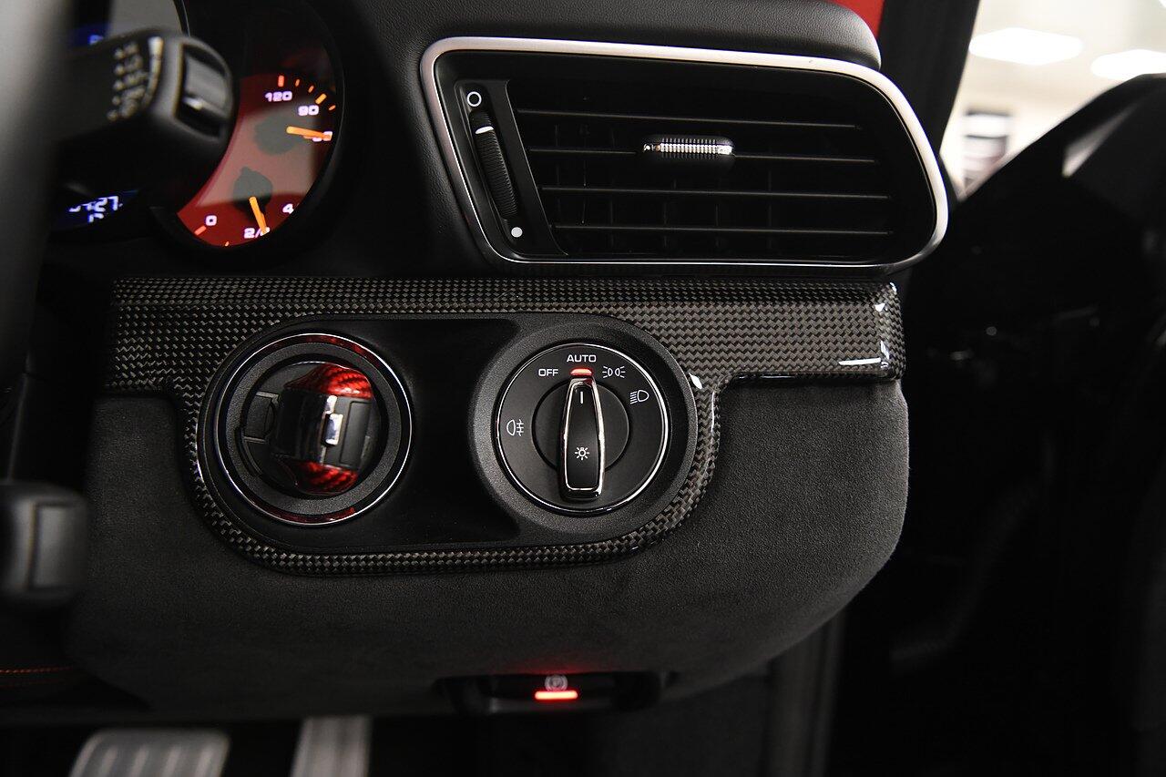 Porsche 911 view 28