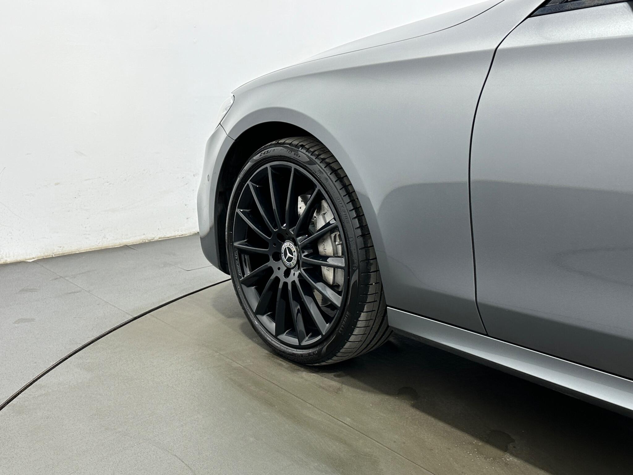 Mercedes-Benz E-Class view 52
