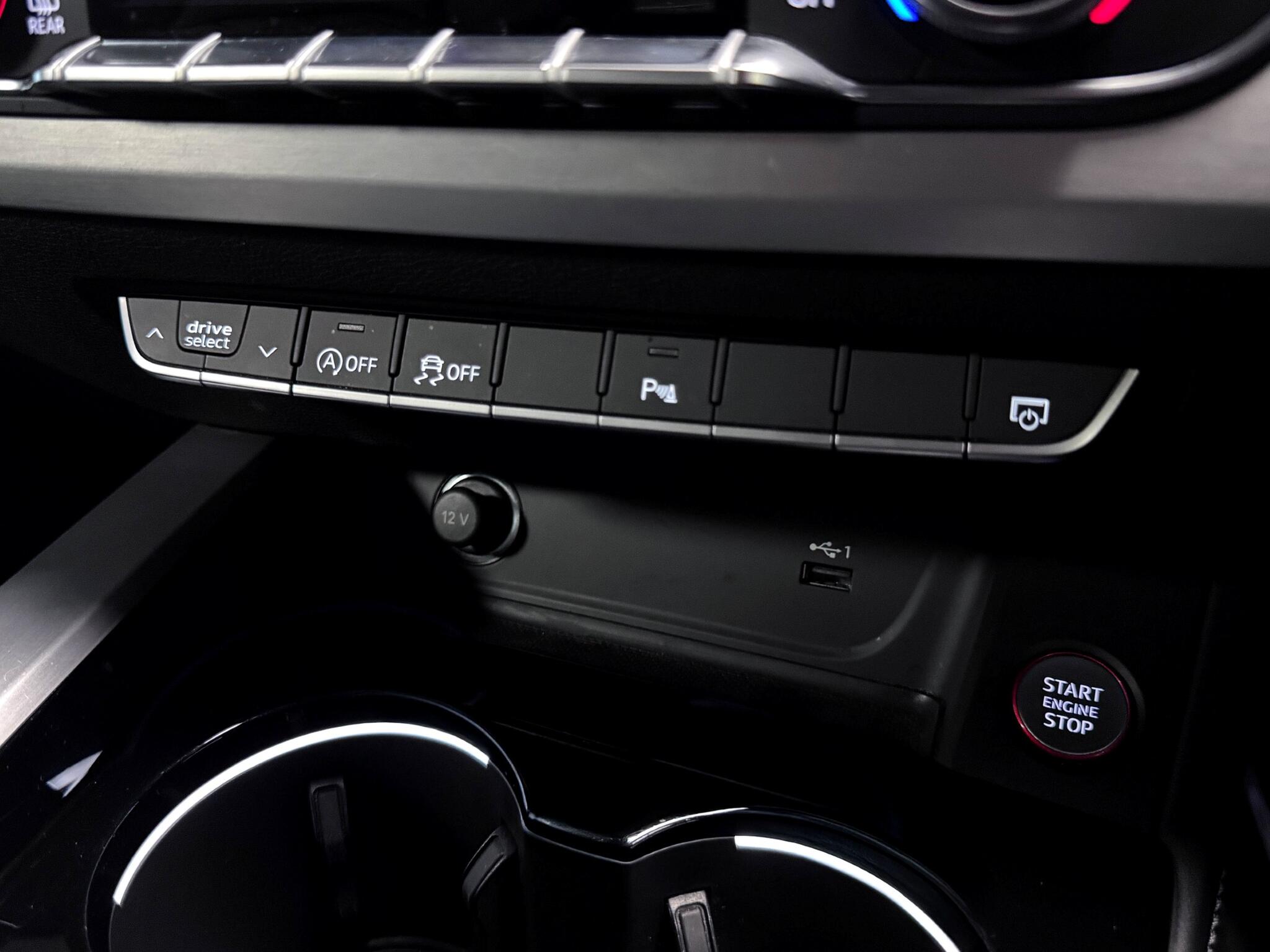 Audi S4 view 32