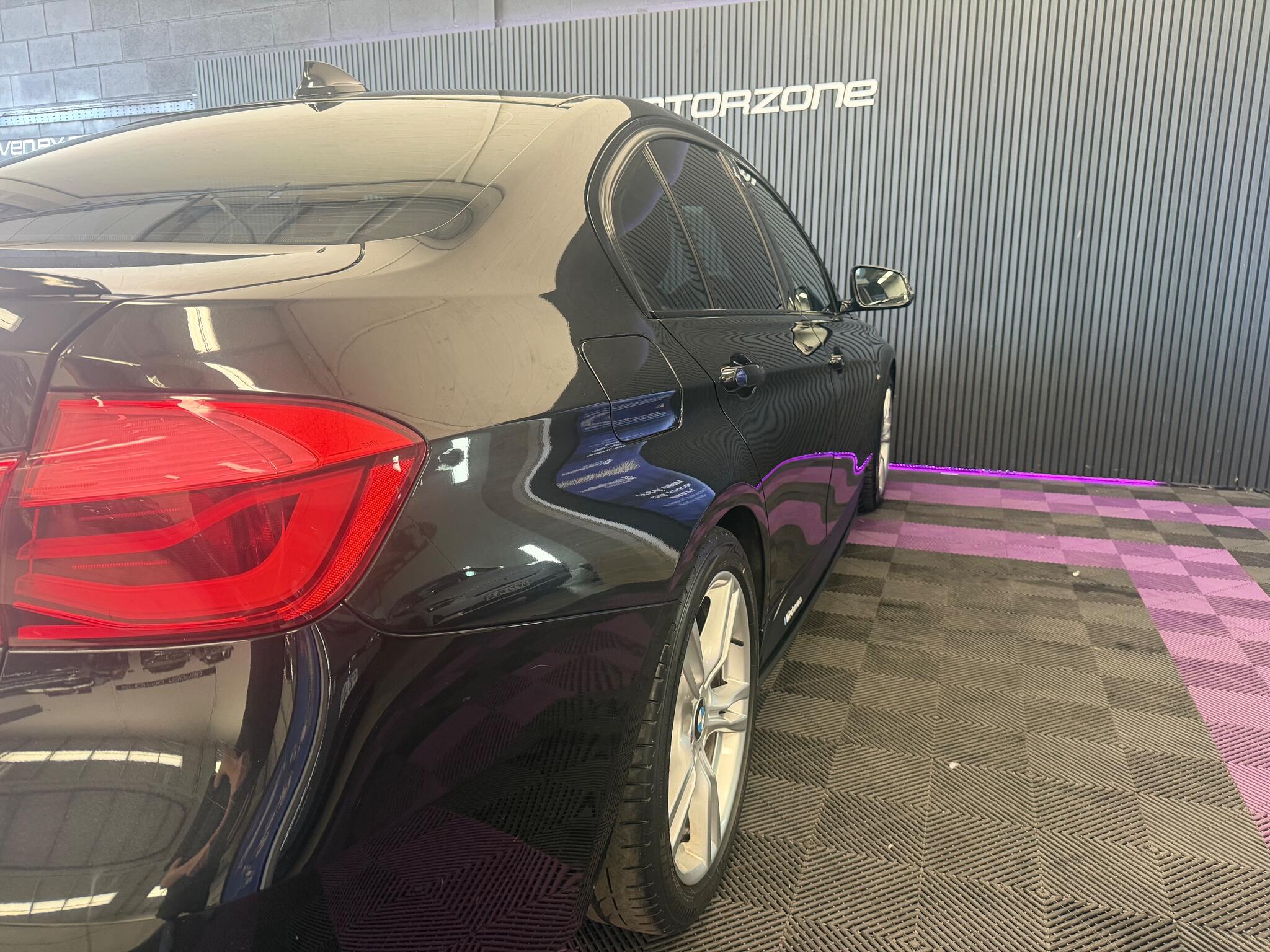 BMW 3 Series view 17