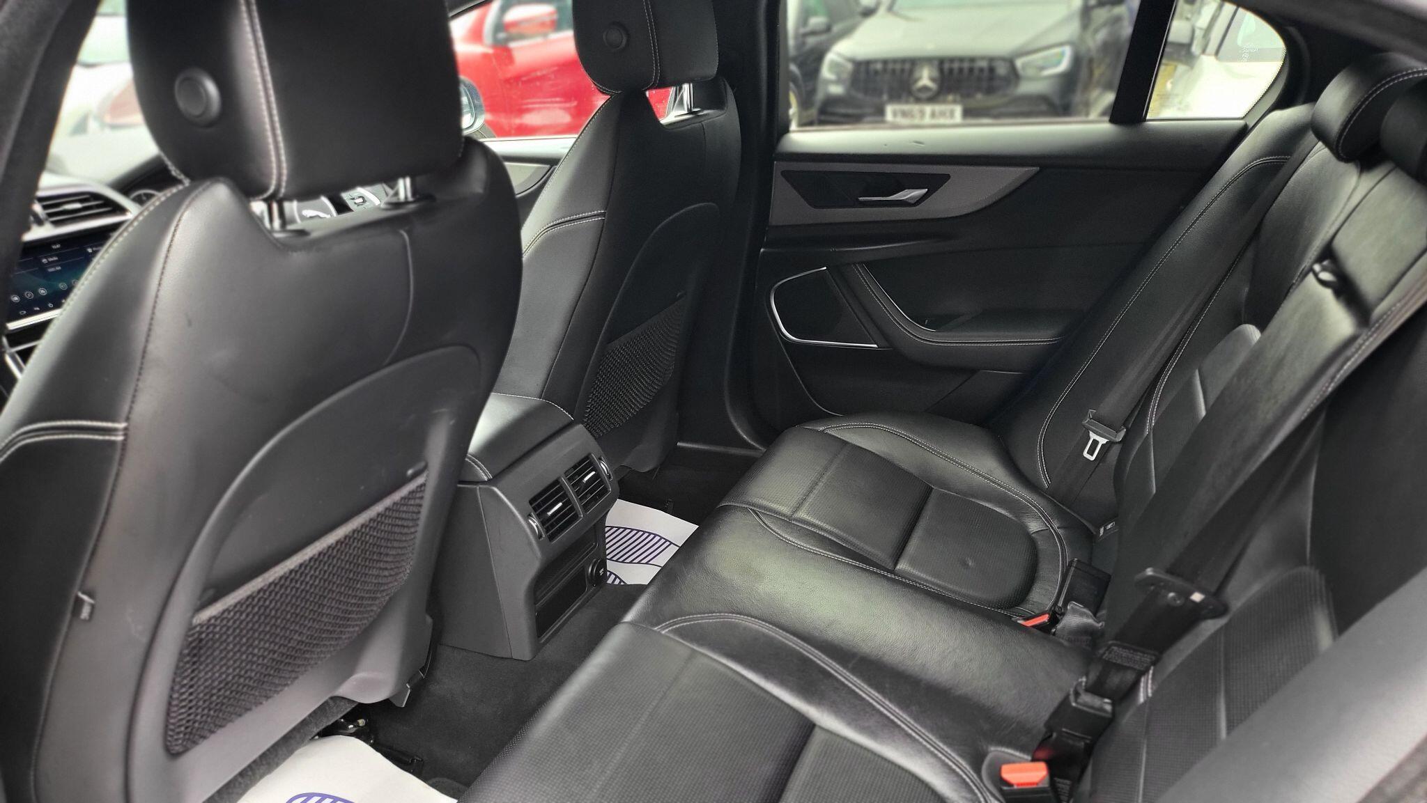 Jaguar Xe view 18