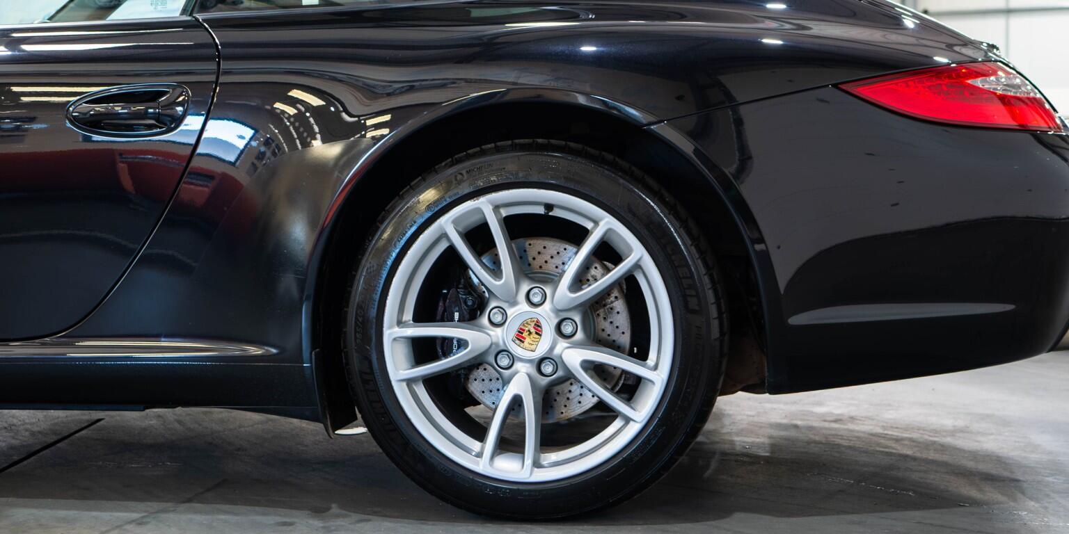 Porsche 911 view 8