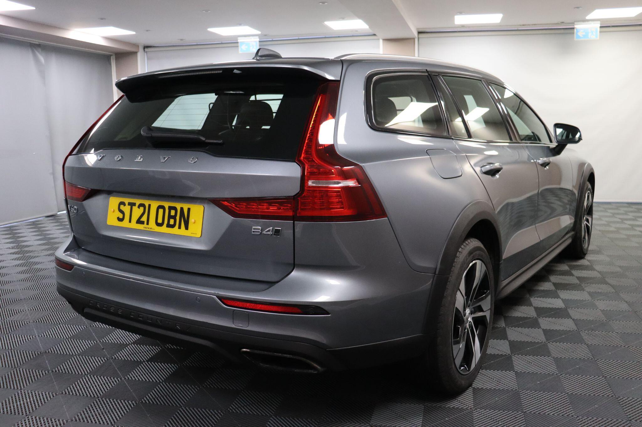 Volvo V60 Cross Country view 11