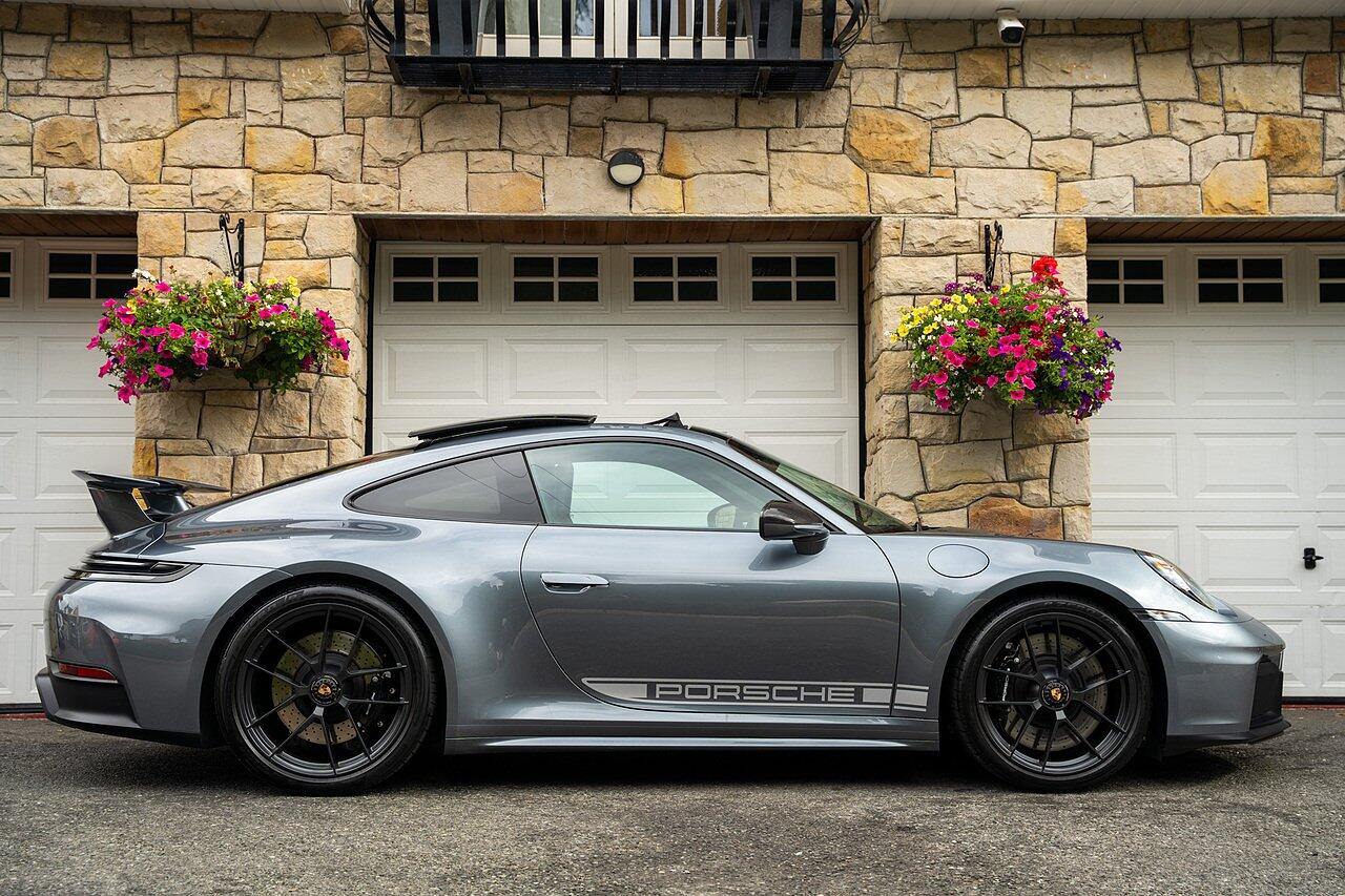 Porsche 911 view 3